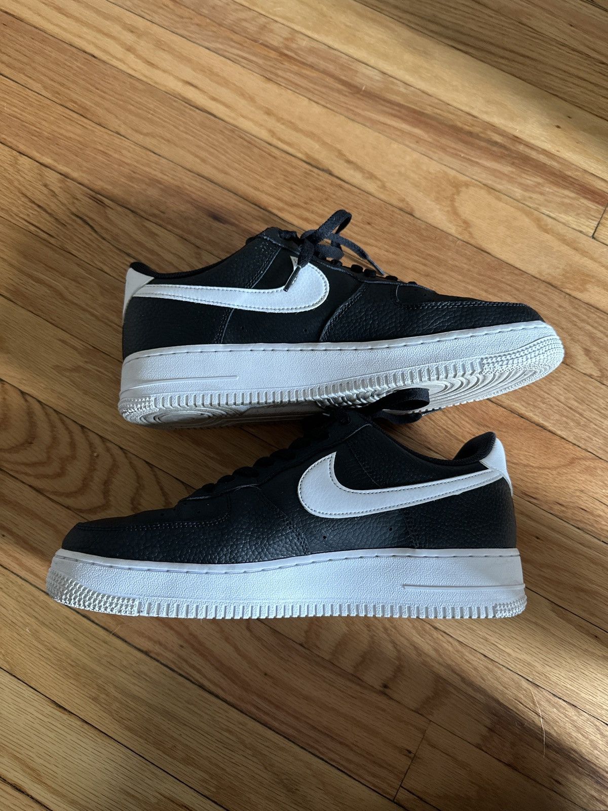 Nike Nike Air Force One Black with White Sole and Logo Size US 10 / EU 43 - 4 Thumbnail