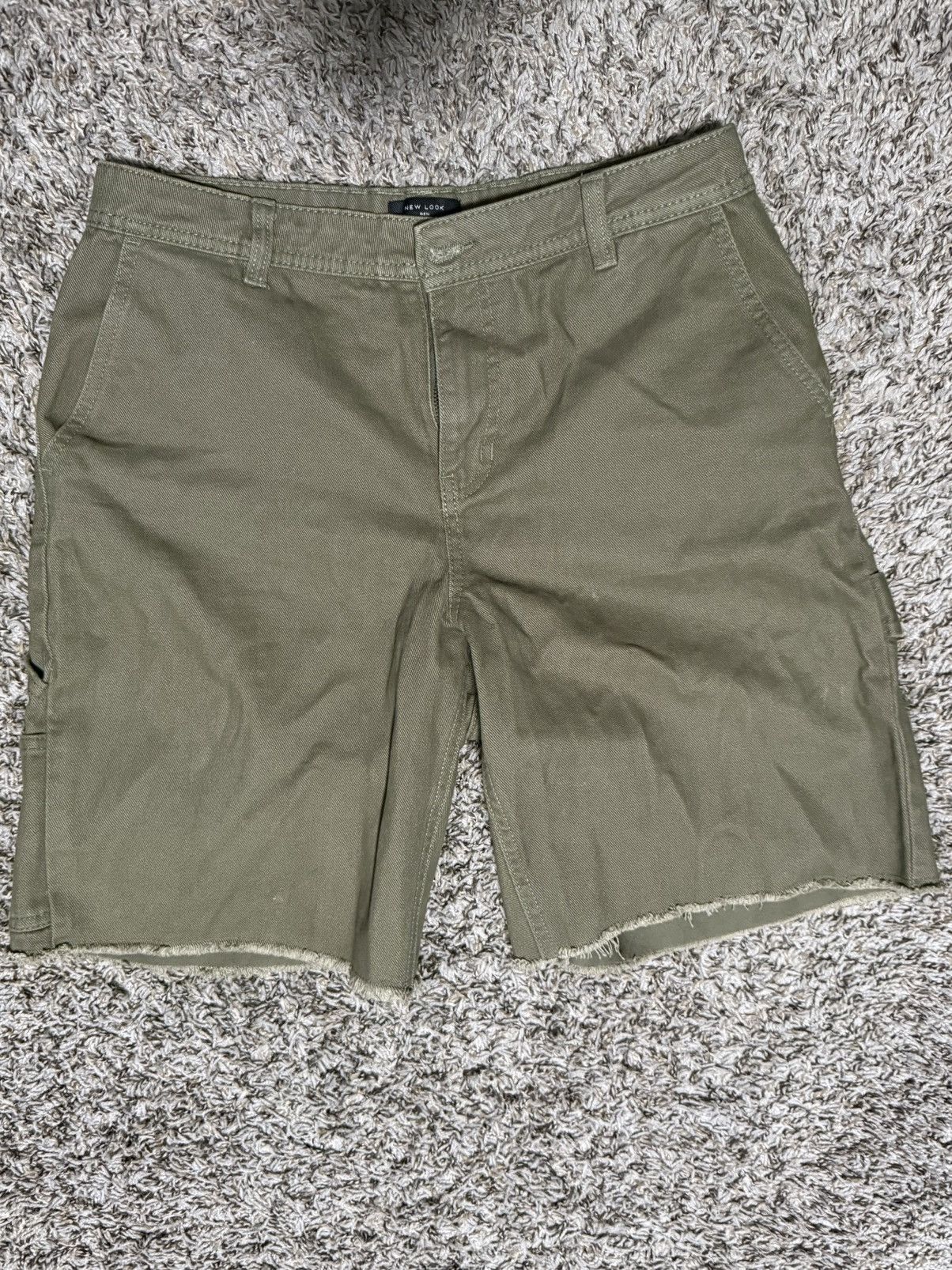 New Look New Look Raw Hem Relaxed Carpenter Shorts in Khaki Size US 32 / EU 48 - 7 Thumbnail