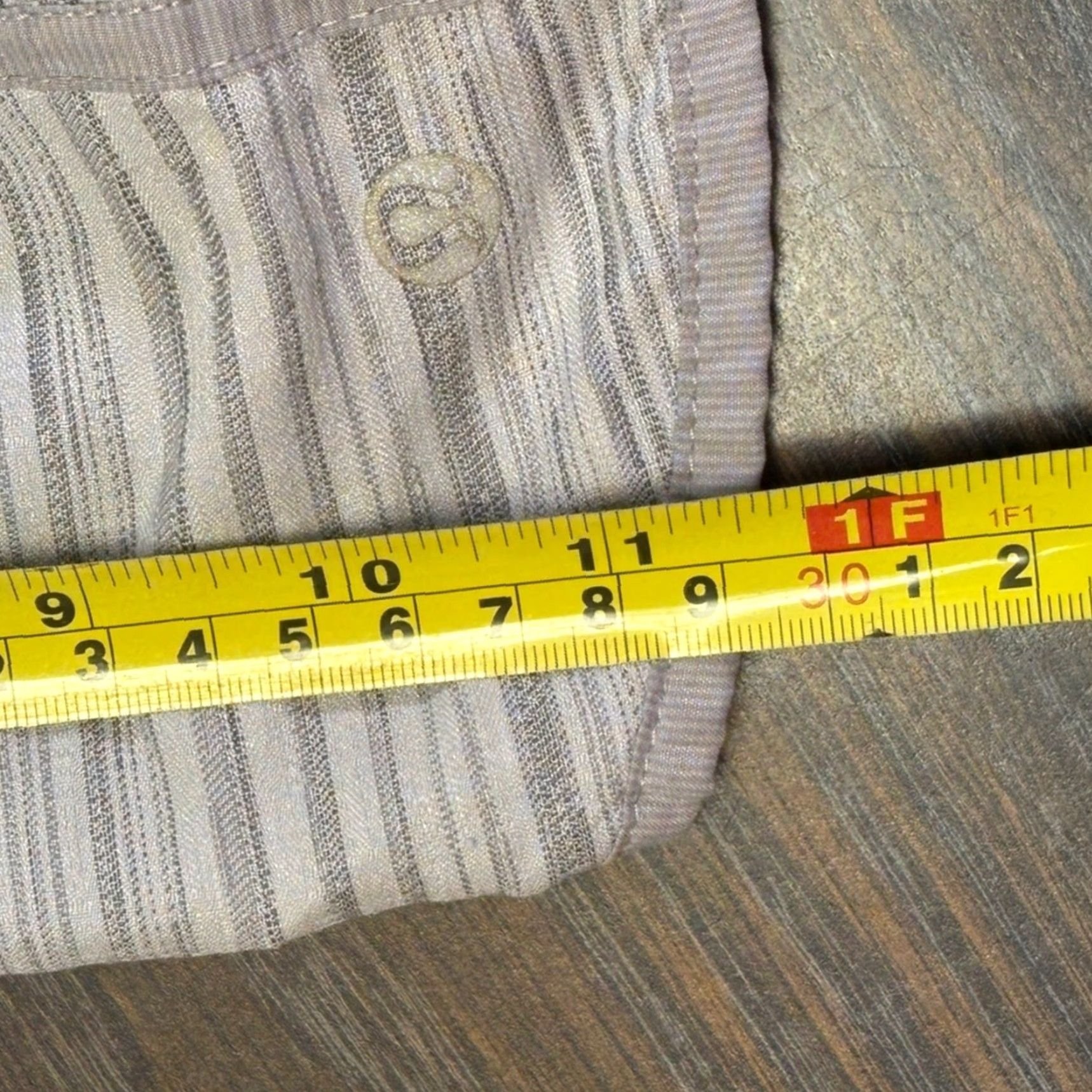 Lululemon Lululemon Tracker Shorts Gray Stripe Reflective Logo Size 6-8 Run Swift Womens 6 Gray Size 28" / US 6 / IT 42 - 6 Thumbnail