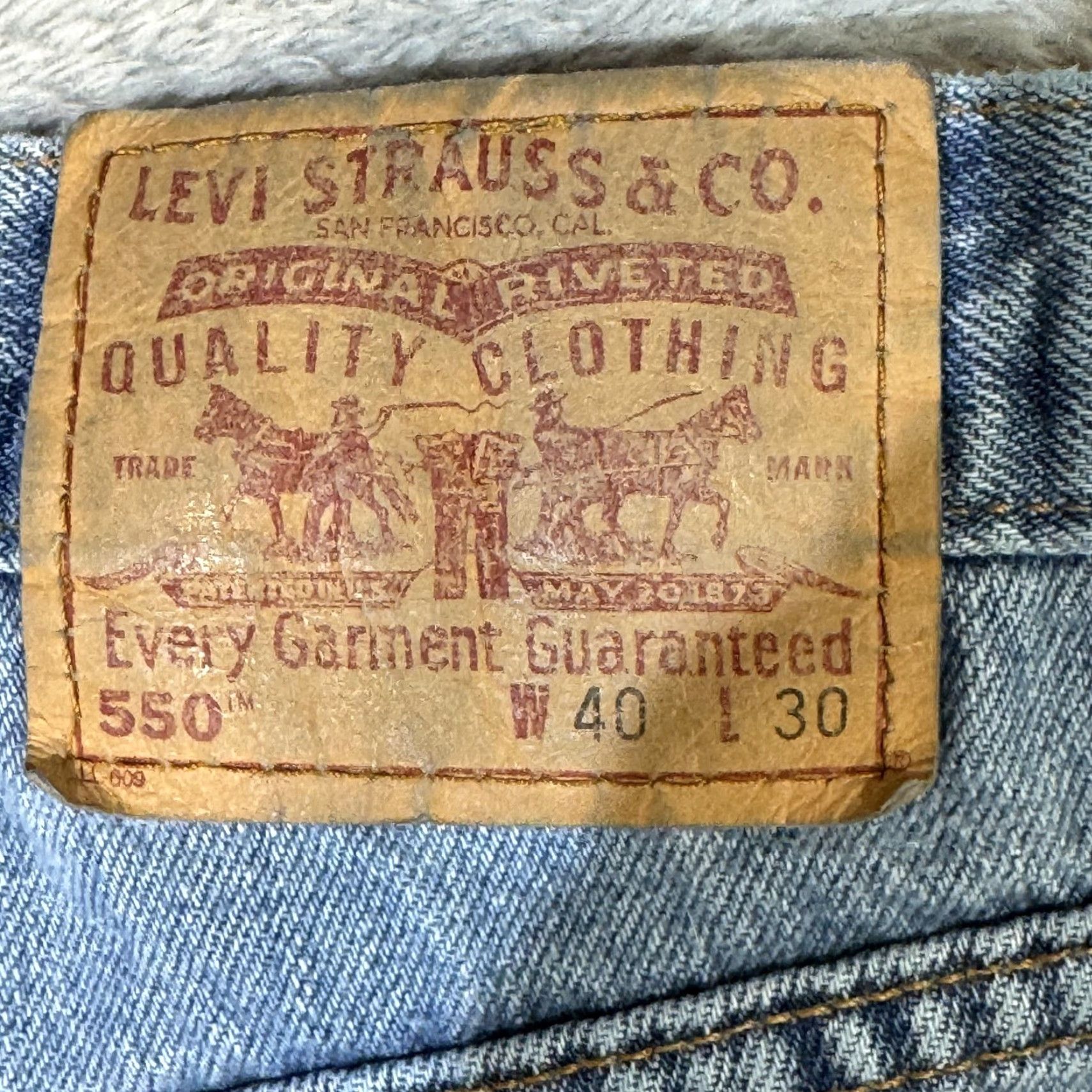 Levi's VINTAGE Levi's 550 Jeans Mens 40x30 Blue Relaxed Fit Tapered Leg Made USA 90s Denim Size US 40 / EU 56 - 3 Thumbnail