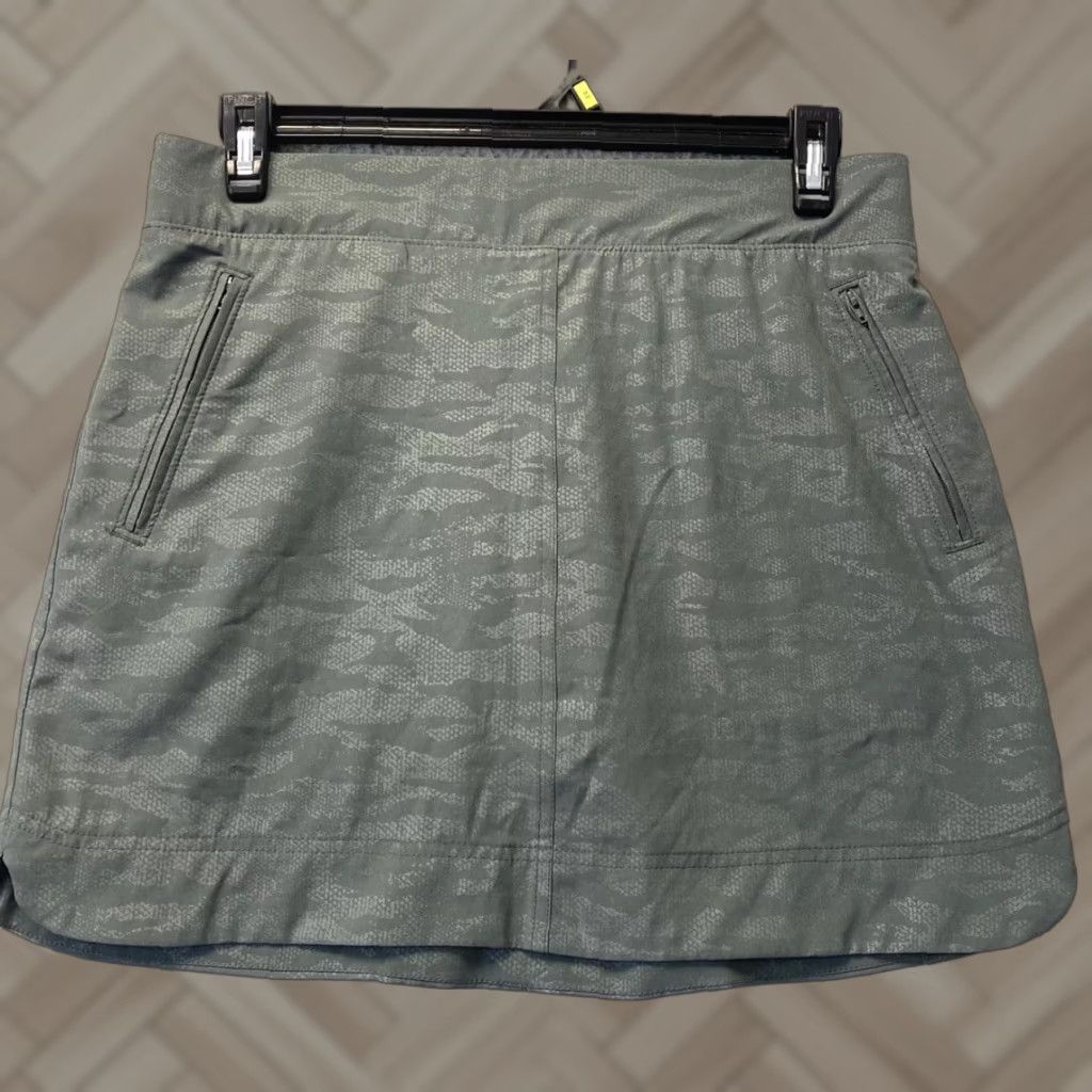Orvis Orvis Travel Skort Women’s Size M Green 109-18 / Camouflage Pattern Lightweight Pockets Stretch Regular Skort Size ONE SIZE - 1 Thumbnail