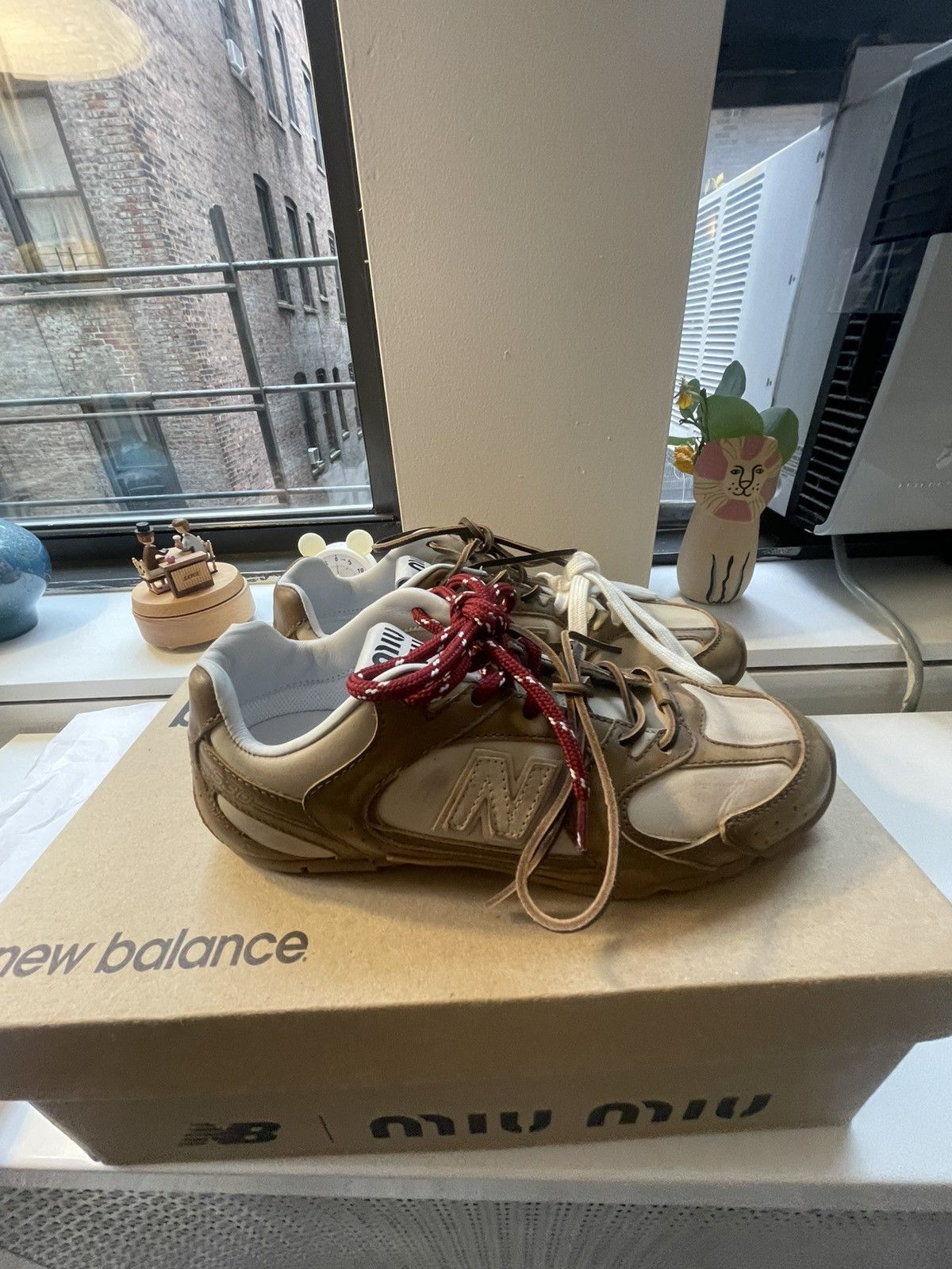 Miu Miu × New Balance Miu Miu x New Balance Brown low-top Size US 5.5 / IT 35.5 - 6 Thumbnail