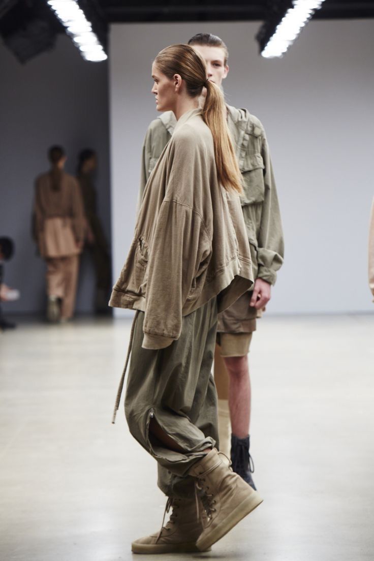Yeezy YEEZY SEASON 2 CREAPE BOOTS TAUPE Size US 10.5 / EU 43-44 - 2 Thumbnail