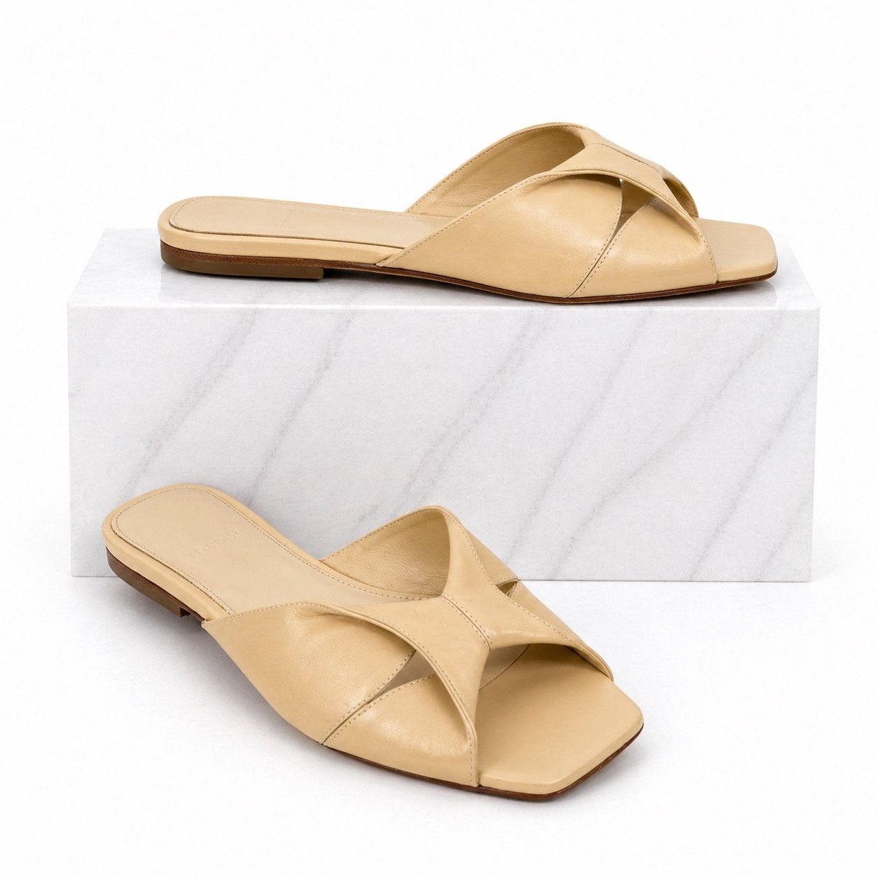 Theory Theory Twisted Leather Sandal Slide Open Toe Beige Size 38 Size US 8 / IT 38 - 1 Thumbnail