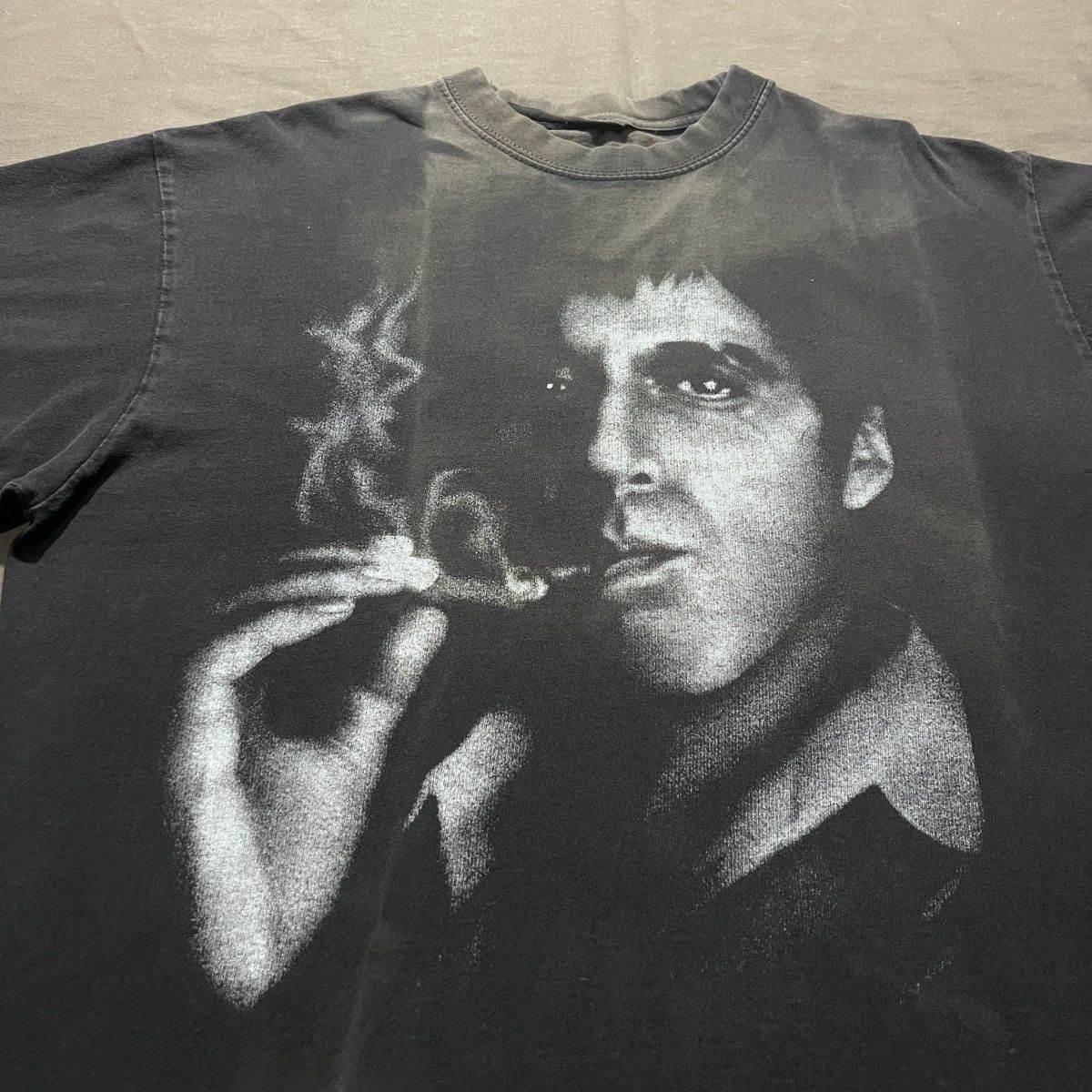 Vintage Vintage Y2K Scarface Tony Montana. movie Tee Thrashed Faded Size US L / EU 52-54 / 3 - 4 Thumbnail