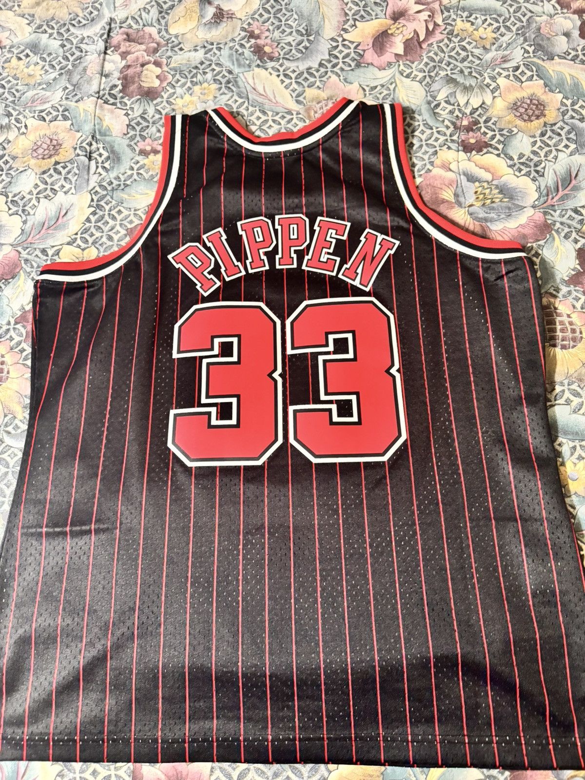 Mitchell & Ness Pippin jersey never worn XL Size US XL / EU 56 / 4 - 2 Thumbnail
