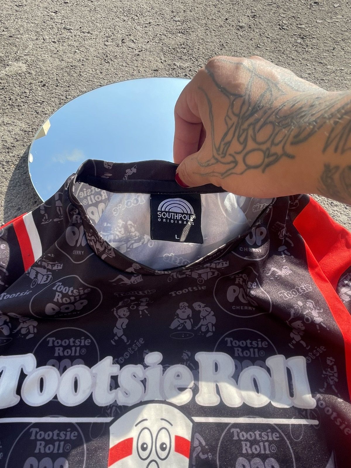 Southpole Rare Southpole x Tootsie Roll Y2K All-Over Print Jersey Size US L / EU 52-54 / 3 - 9 Thumbnail