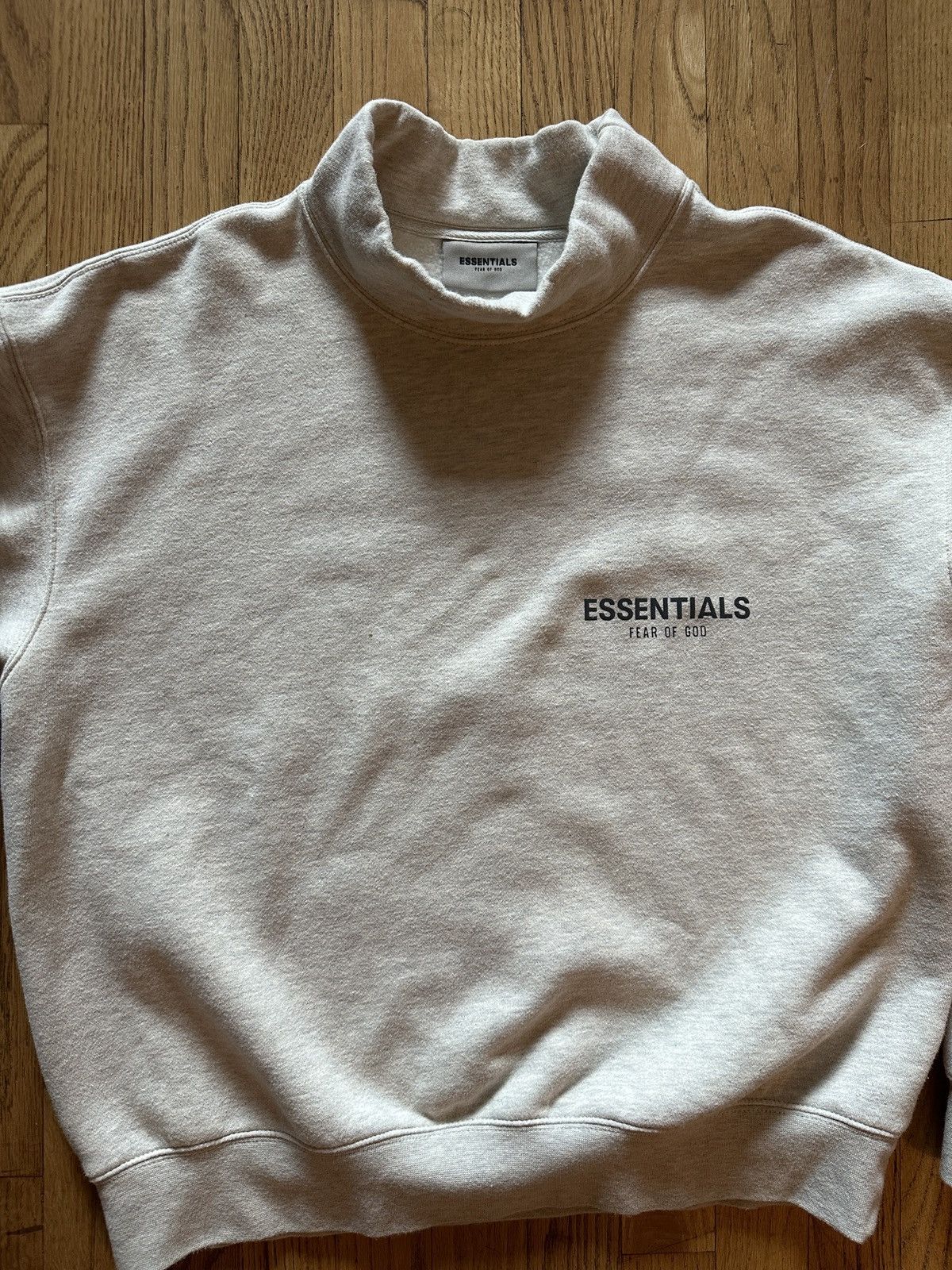 Fear of God Fear of God Essentials Mockneck ‘Light Oatmeal’ Size US XS / EU 42 / 0 - 2 Thumbnail