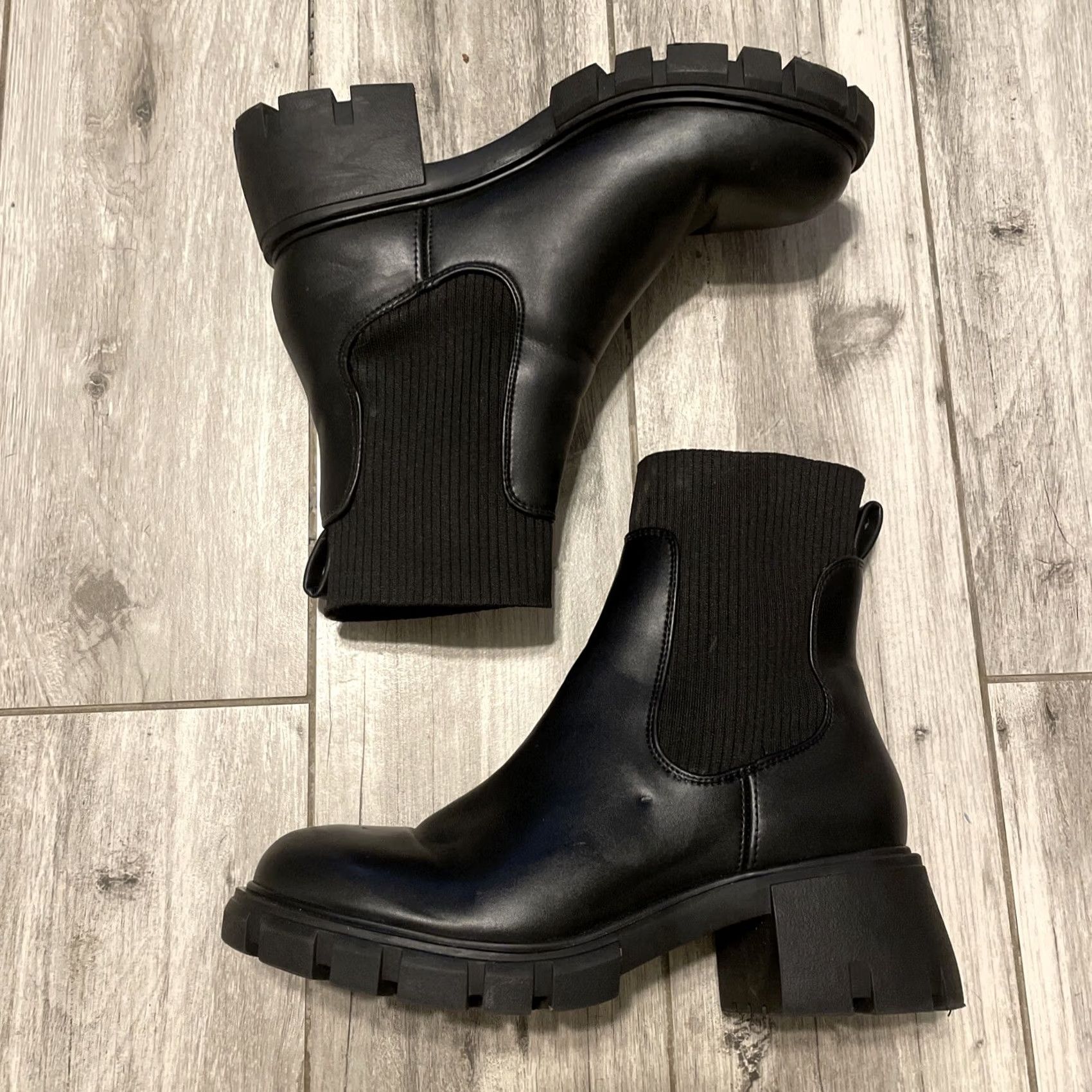 Steve Madden Steve Madden Women's Black Vegan Leather Lug Ankle Booties Boots Moto 9 Combat Shoes Size US 9 / IT 39 - 4 Thumbnail