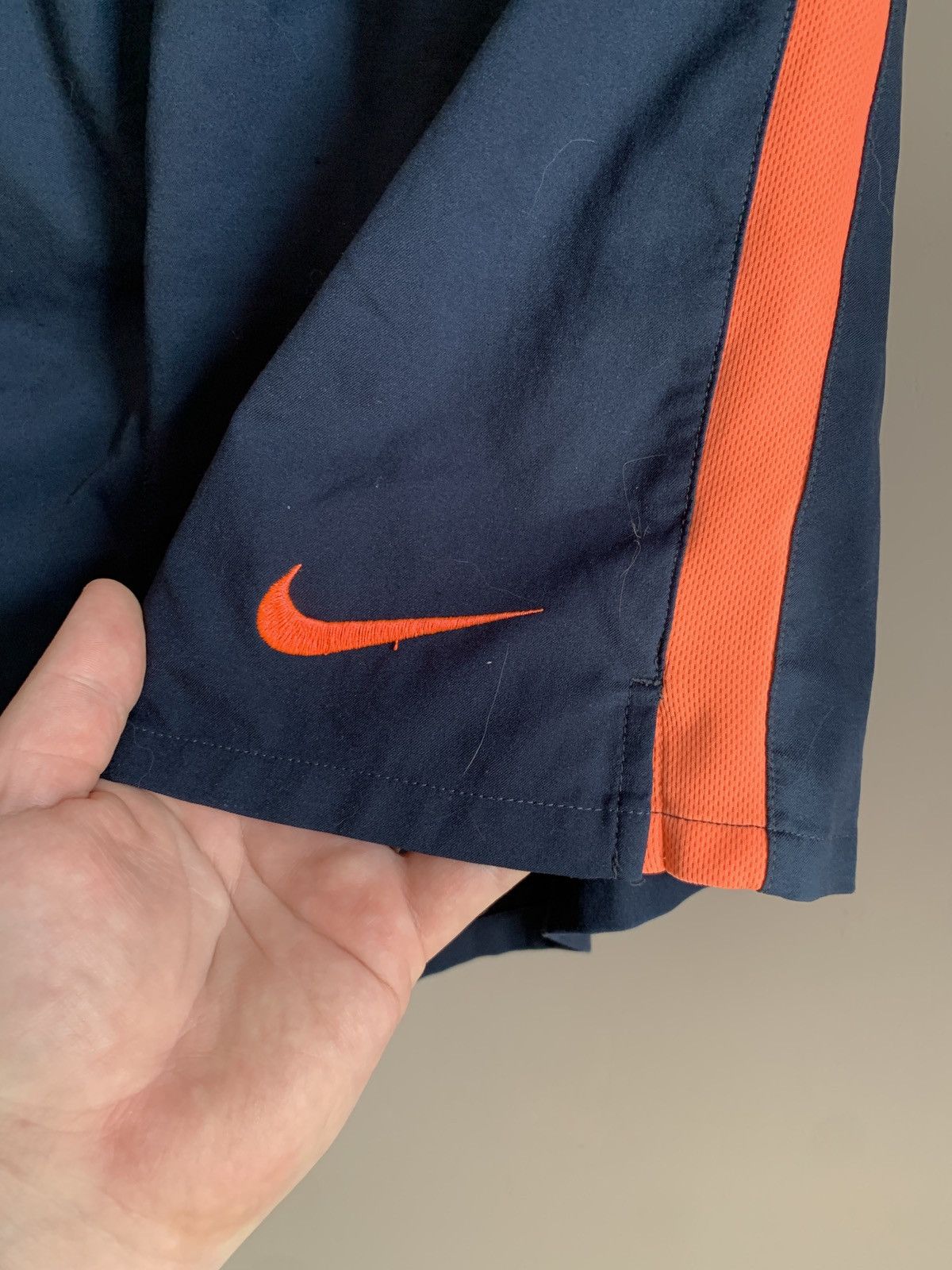 Vintage Fc Barcelona vintage navy blue pink soccer shorts Nike Size US 38 / EU 54 - 6 Thumbnail