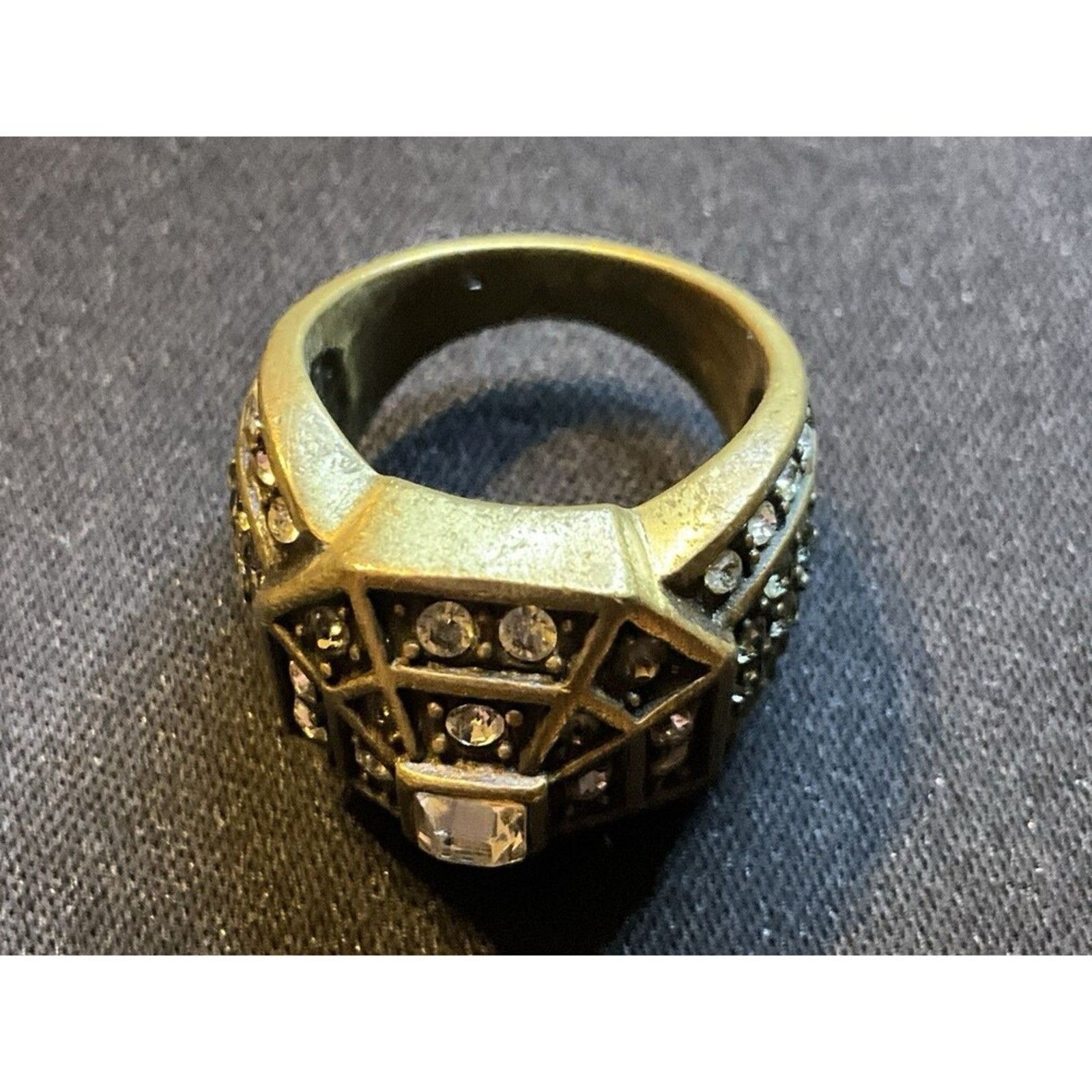 Other Heidi Daus Crystal Rhinestone Accent Sides Ring Size 7 Size ONE SIZE - 6 Thumbnail