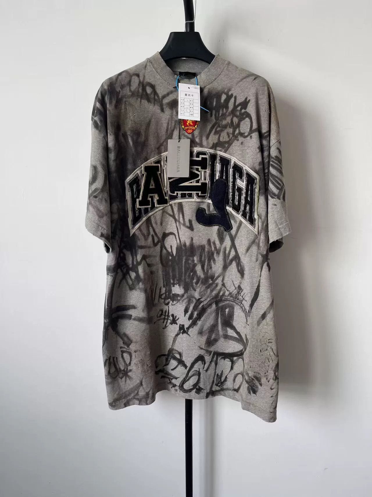 Balenciaga balenciaga graffiti print short sleeve t-shirt Size US M / EU 48-50 / 2 - 1 Thumbnail