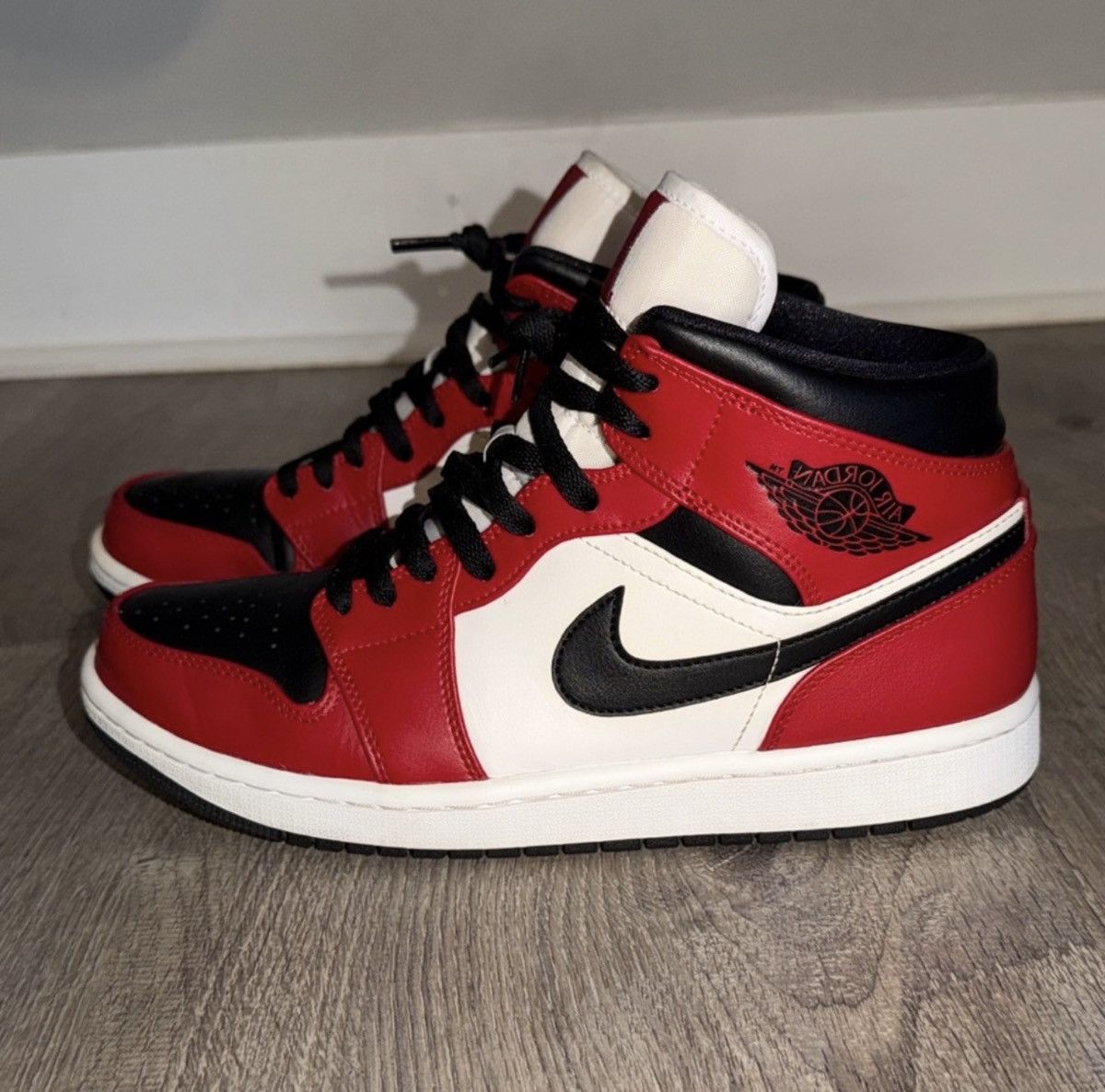 Jordan Brand Air Jordan 1 Mid ‘Chicago Black Toe’ Size US 9.5 / EU 42-43 - 1 Thumbnail