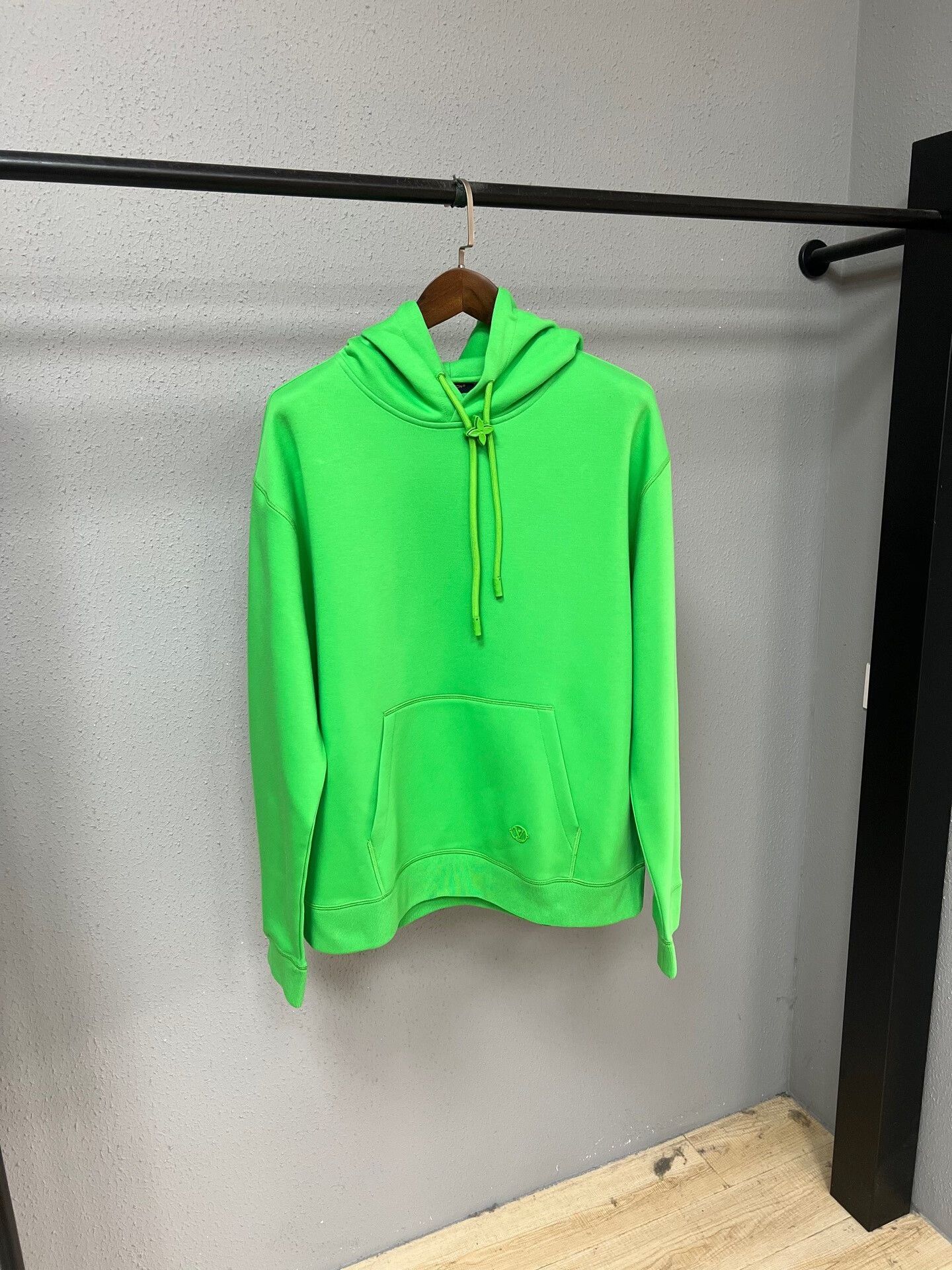 Louis Vuitton Louis Vuitton Green Logo Drawstring Hoodie Size US XXL / EU 58 / 5 - 1 Thumbnail