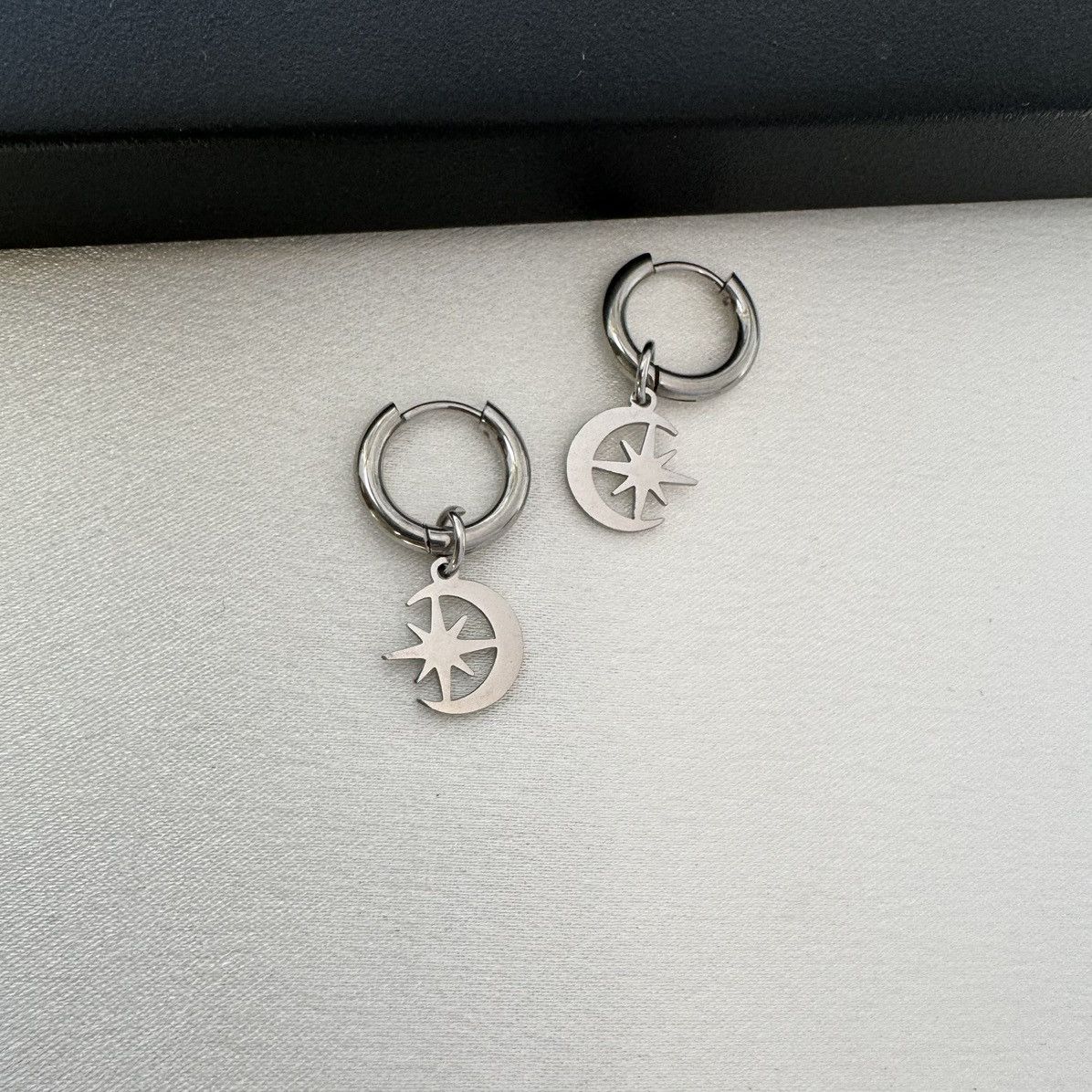 Other Moon Star Dangle Drop Earrings for Men Women Unisex Style Size ONE SIZE - 2 Thumbnail