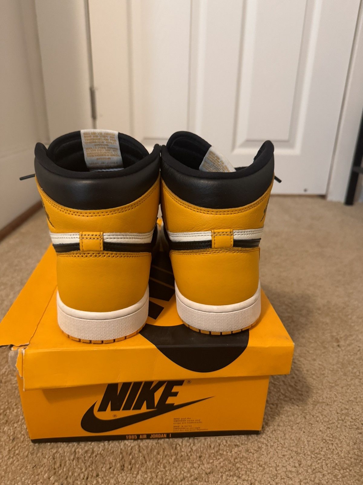 Jordan Brand Air Jordan 1 High Retro OG Size US 9 / EU 42 - 4 Thumbnail