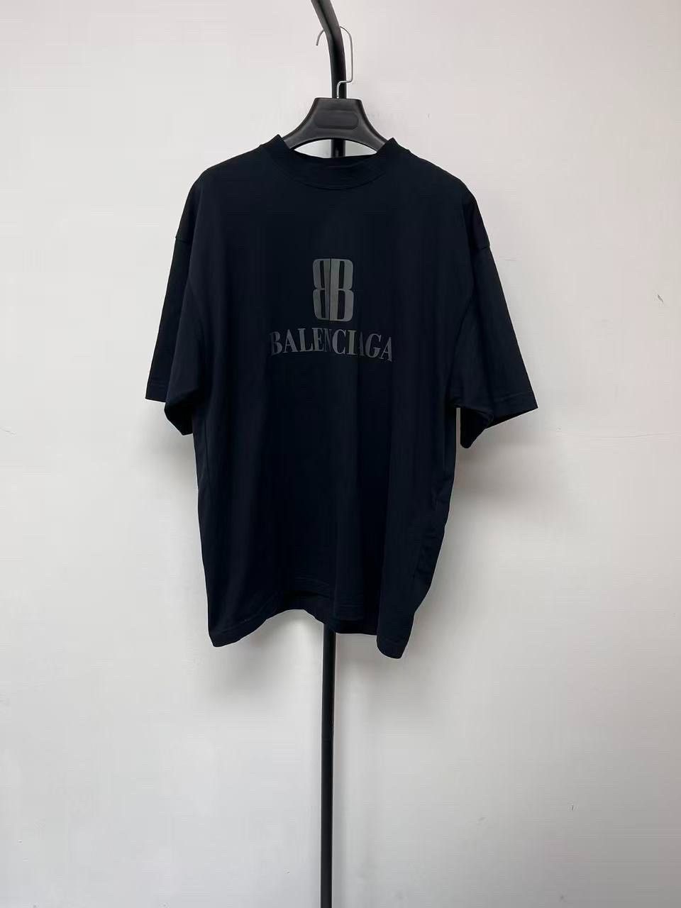 Balenciaga Balenciaga Logo Oversized Drop Shoulder T-Shirt Women's Size XS / US 0-2 / IT 36-38 - 1 Thumbnail