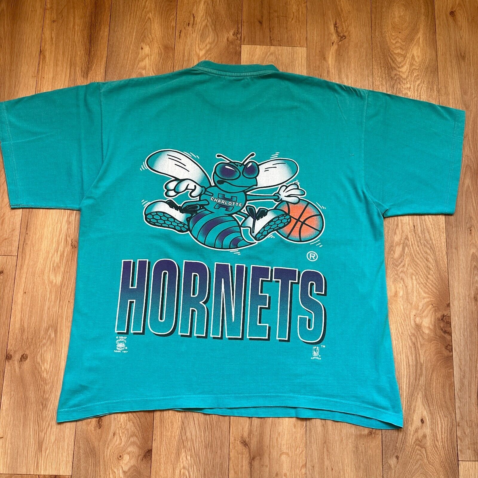 Nutmeg Vintage Charlotte Hornets T-Shirt size XL Size US XL / EU 56 / 4 - 7 Thumbnail