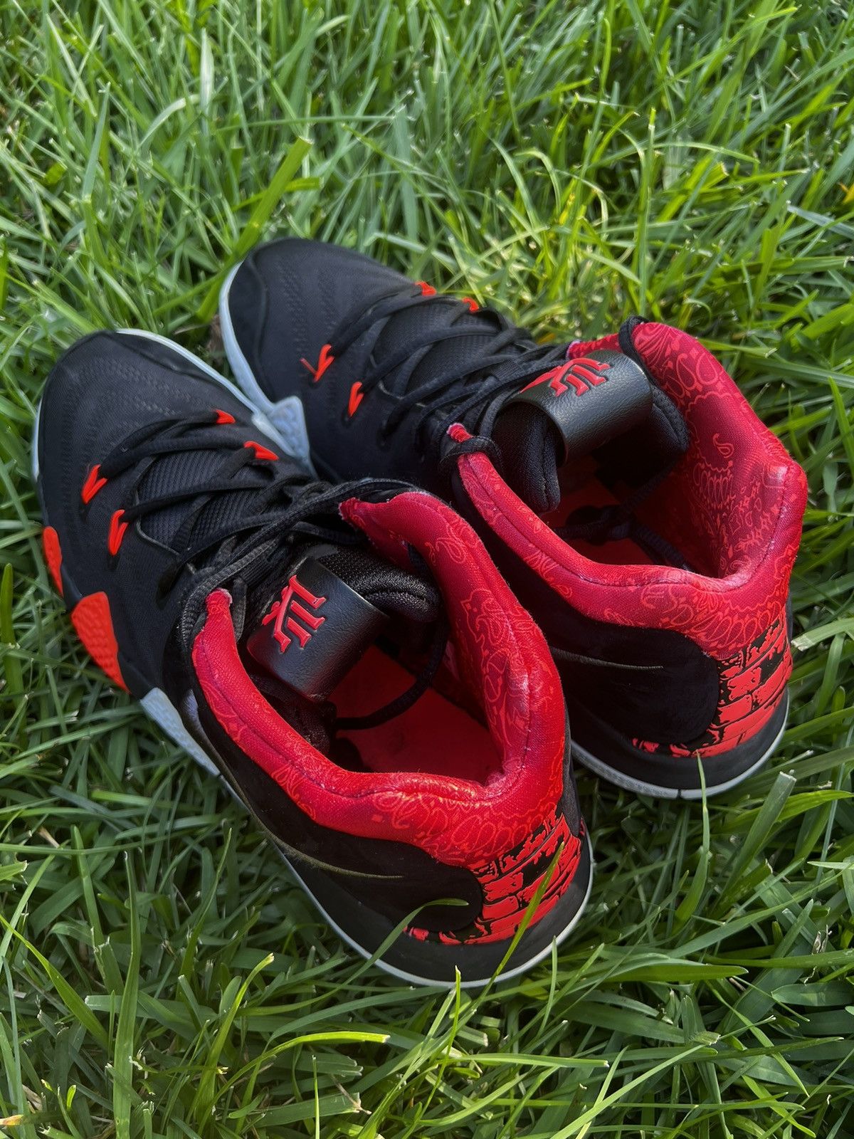 Nike CLEAN Nike Kyrie IV 4 size 13 Mens shoes ‘Think 16’ Red Size US 13 / EU 46 - 7 Thumbnail
