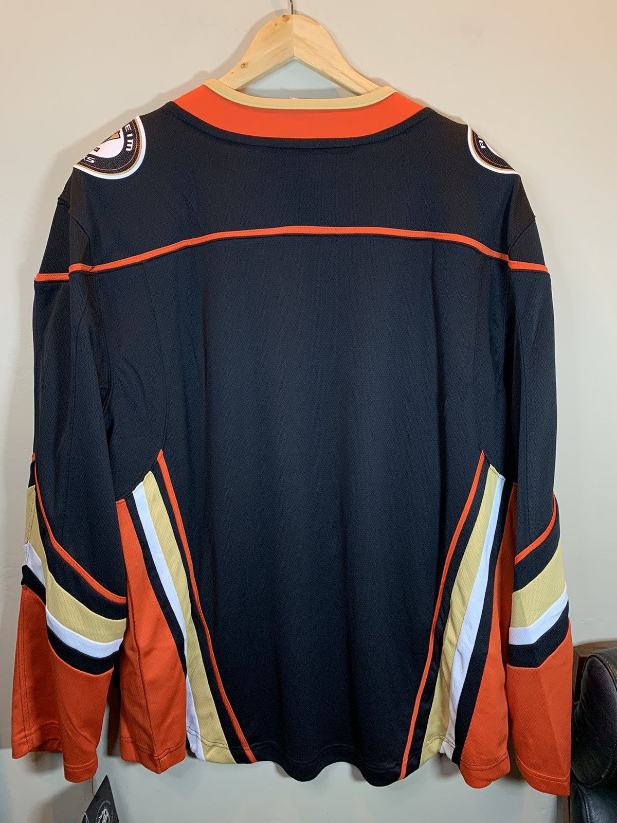 NHL *RARE* New Anaheim Ducks NHL Hockey Jersey Embroidered - LG Size US L / EU 52-54 / 3 - 4 Thumbnail