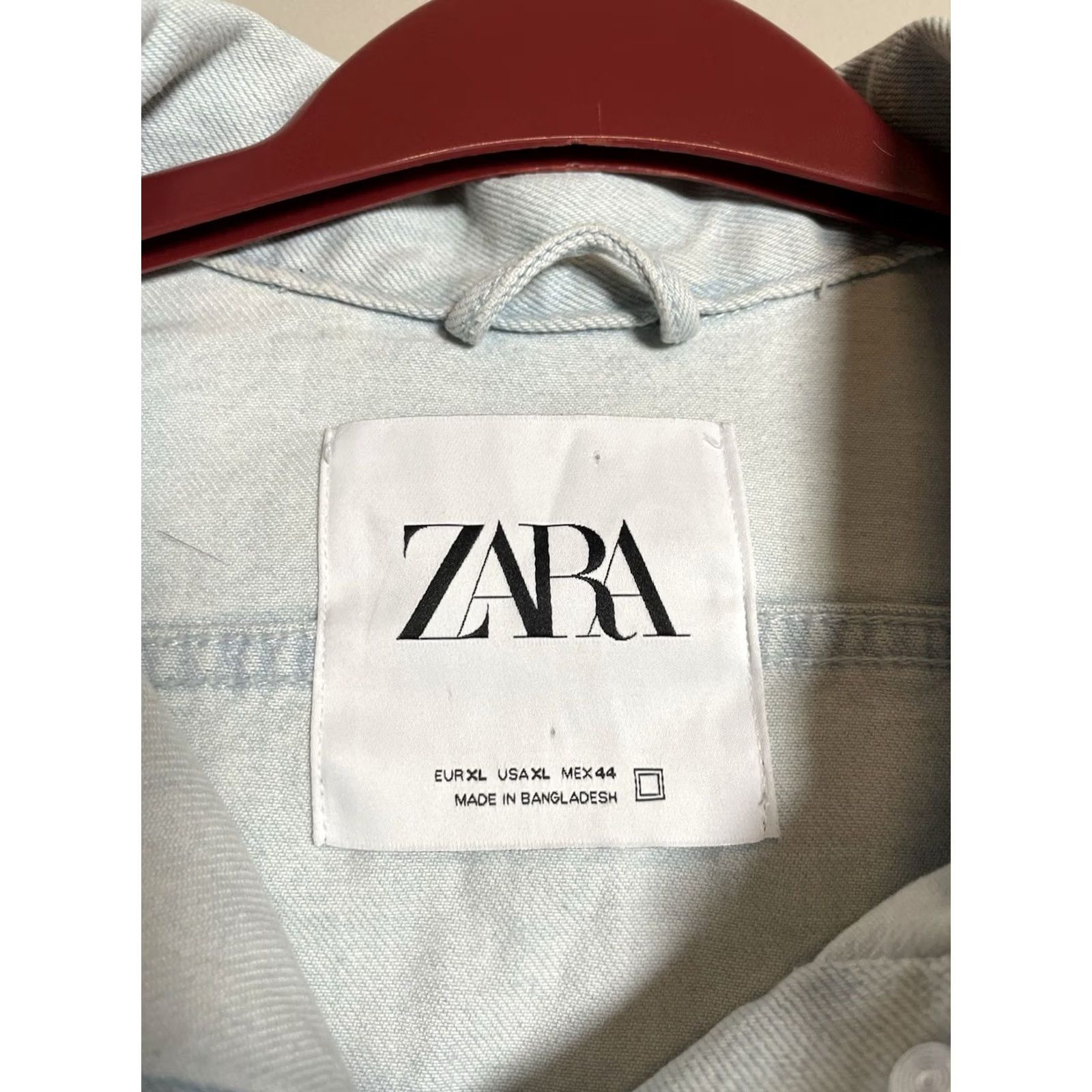 Zara Zara Men’s Denim Shirt Button-Up Regular Fit XL Blue, Distressed Trucker Style, Collared, Long Sleeve, Cotton, City/Designer Theme, Vintage No Size US XL / EU 56 / 4 - 4 Thumbnail