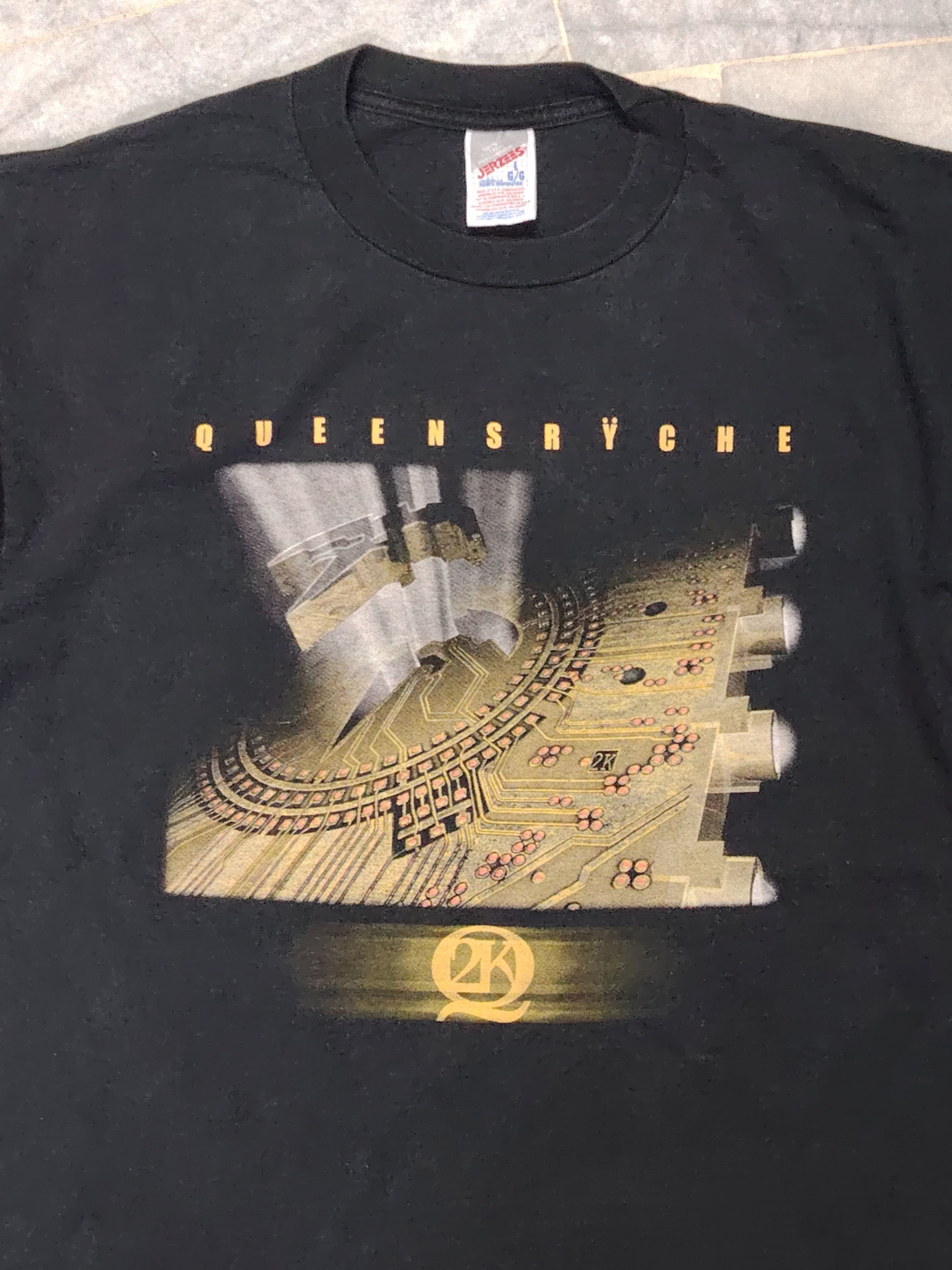 Band Tees Vintage Queensrÿche 2K World Tour T-shirt Size US L / EU 52-54 / 3 - 3 Thumbnail