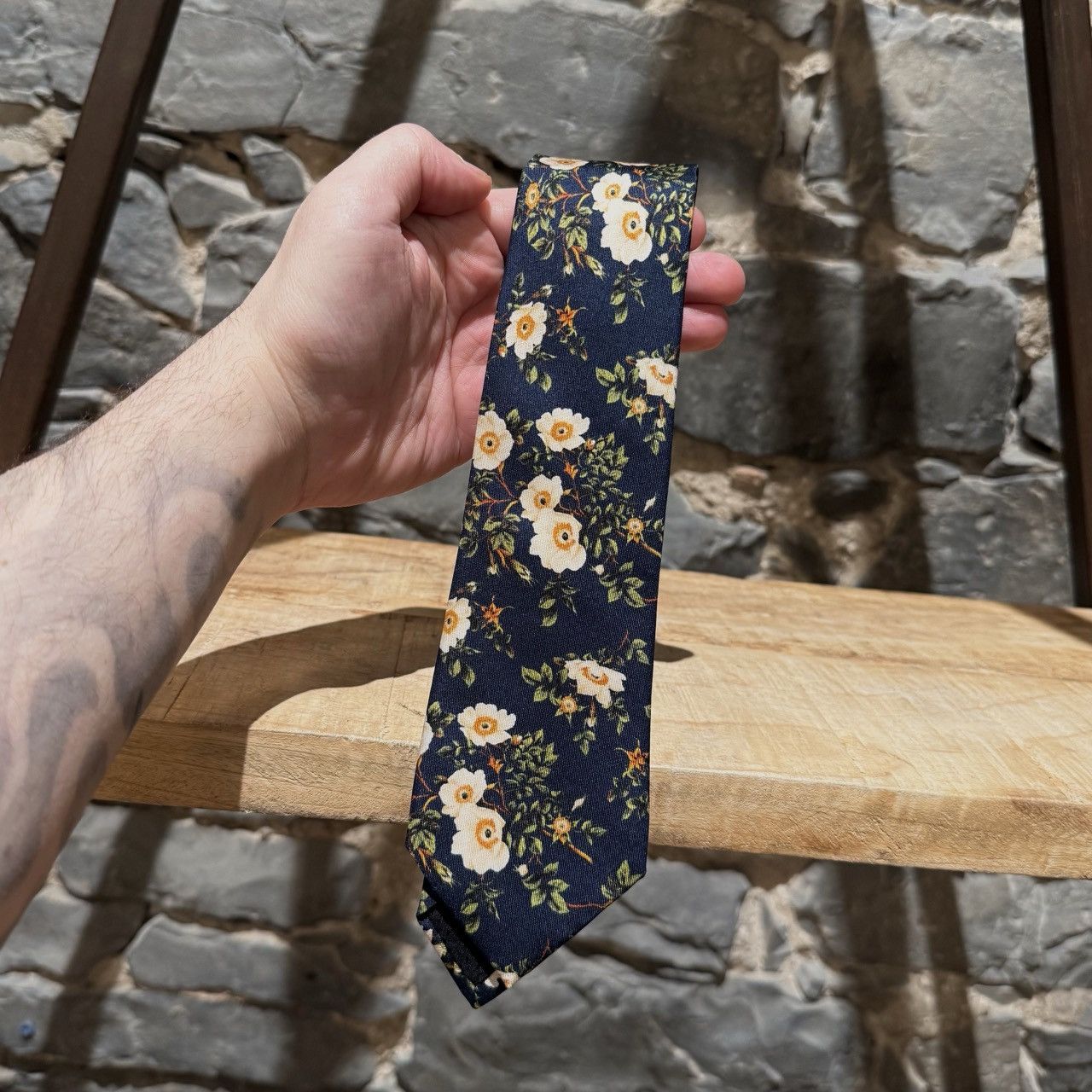 Gucci Gucci Navy Blue Ivory Floral Print Silk Tie Size ONE SIZE - 2 Thumbnail