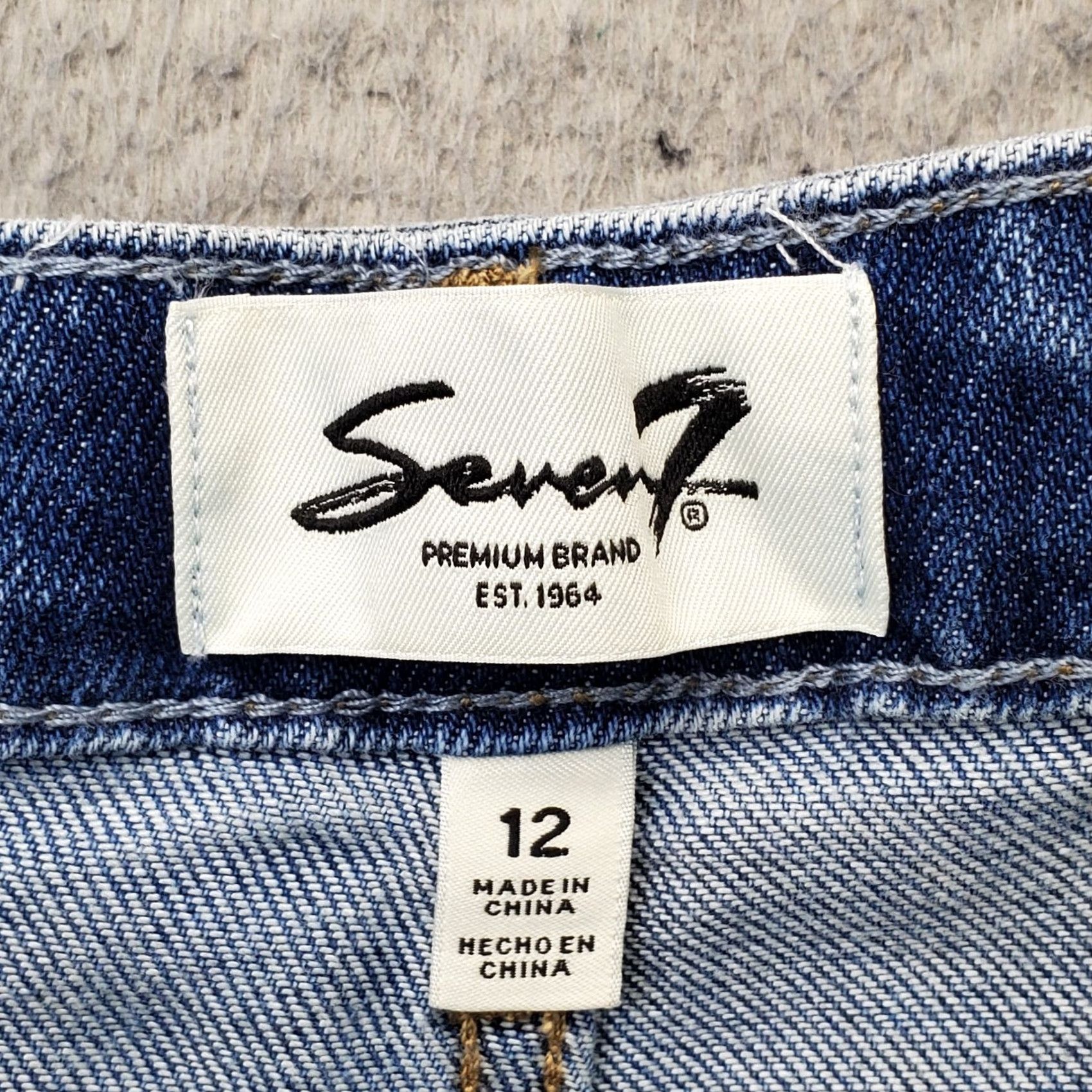 Vintage Seven7 Jeans Womens 12 Blue Denim Premium High Rise Loose Straight Leg MY10341DE Jeans Womens Size 12 Blue Straight 30.75 Inseam 42.25 Outseam NWT Size 34" / US 12 / IT 48 - 7 Thumbnail