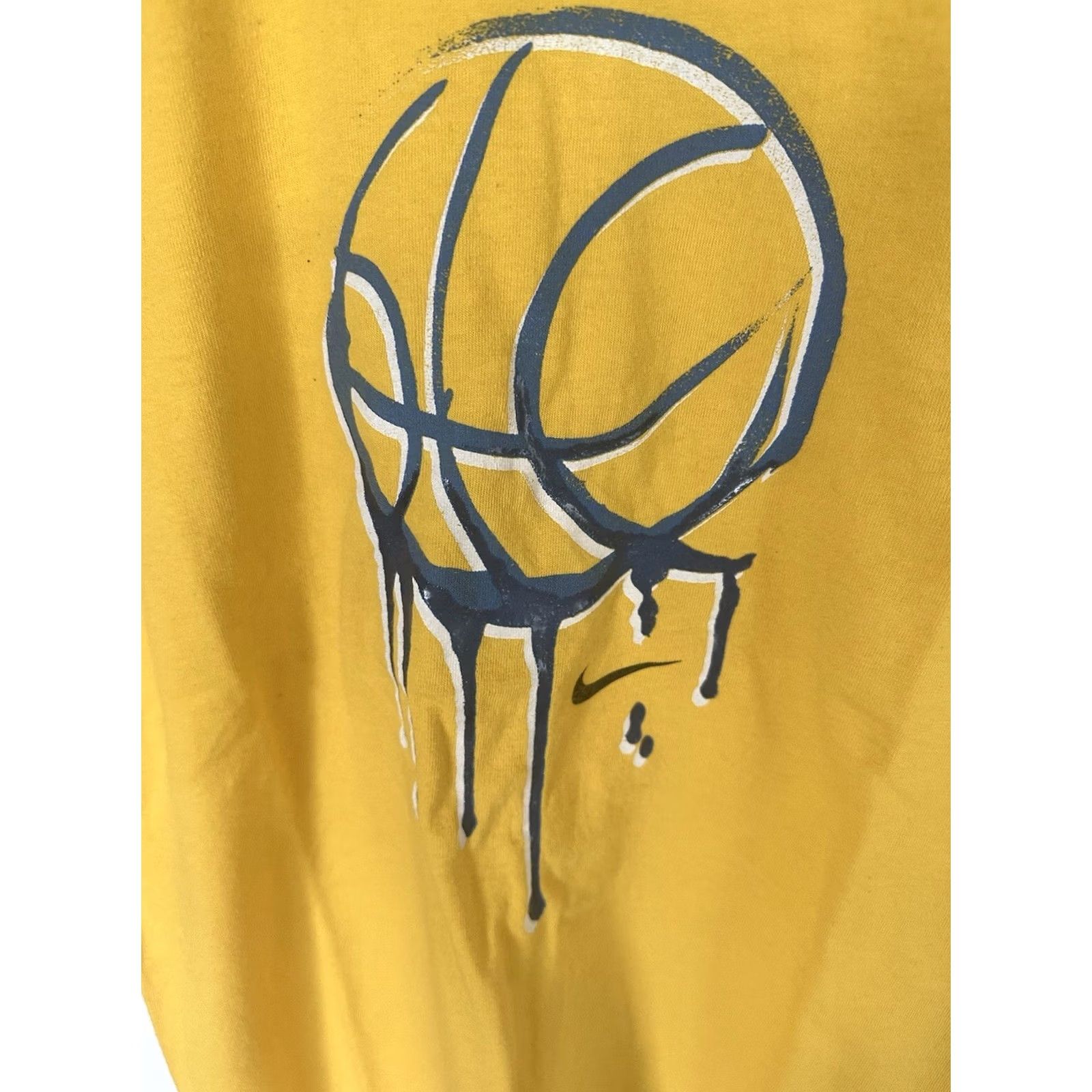 Nike VINTAGE Nike Shirt XL Yellow Center Swoosh Logo Basketball Lakers Y2K T Mens Size US L / EU 52-54 / 3 - 2 Thumbnail