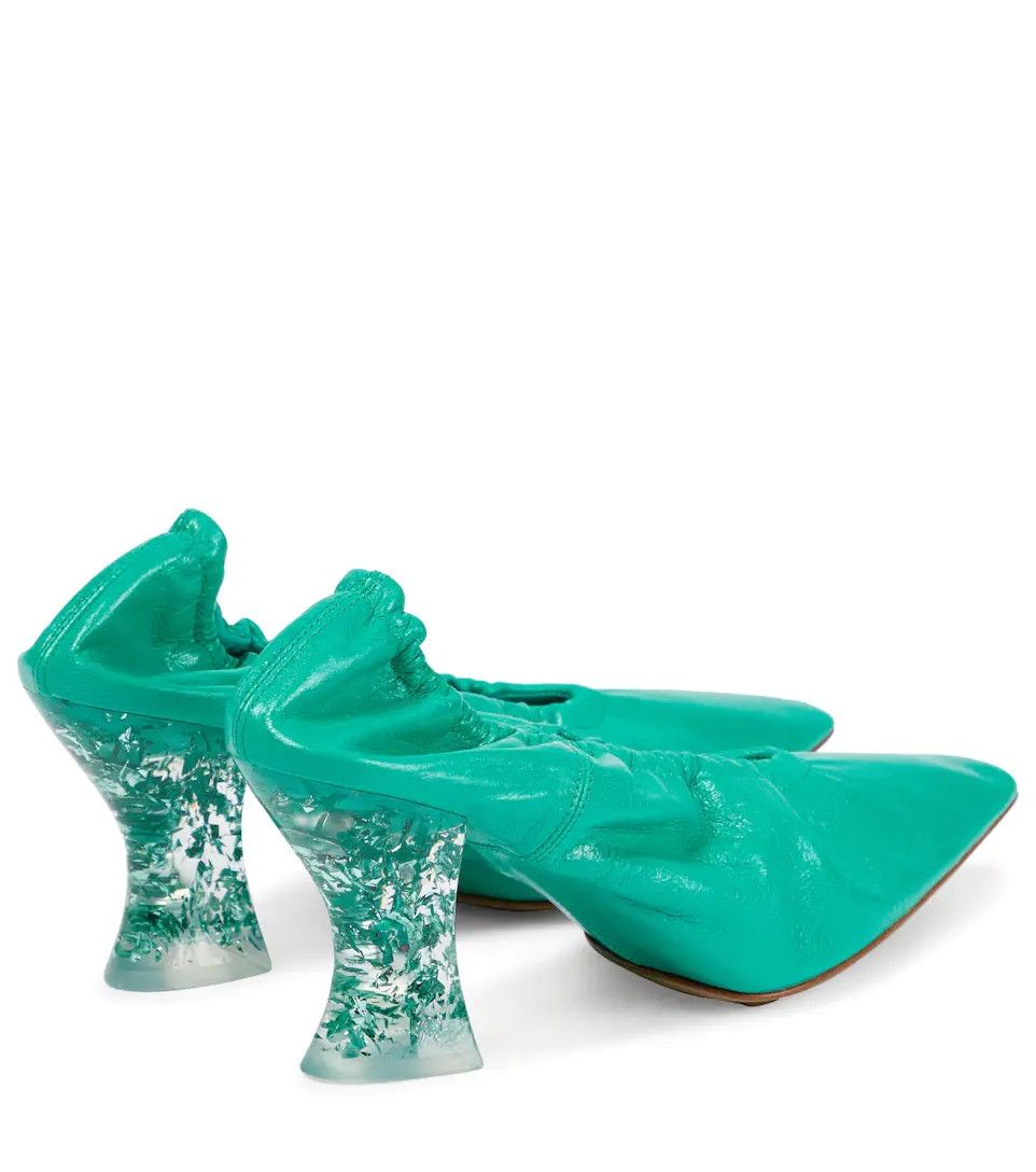 o1bcso1str0225 Almond Pumps in Green