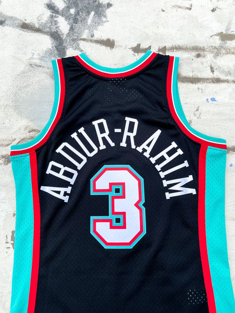 Mitchell & Ness Shareef Abdur- Rahim Vancouver Grizzles Jersey Size US M / EU 48-50 / 2 - 4 Thumbnail