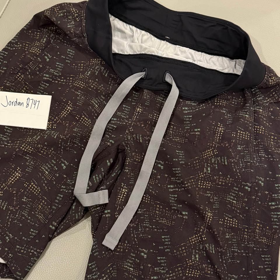 Lululemon Lululemon THE shorts size M USED Size US 32 / EU 48 - 2 Thumbnail