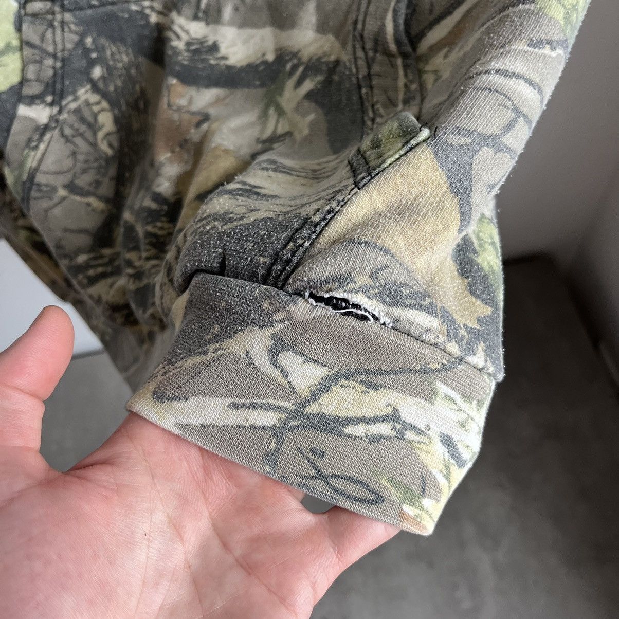 Carhartt Distressed Khaki Camo Hoodie Size US L / EU 52-54 / 3 - 5 Thumbnail