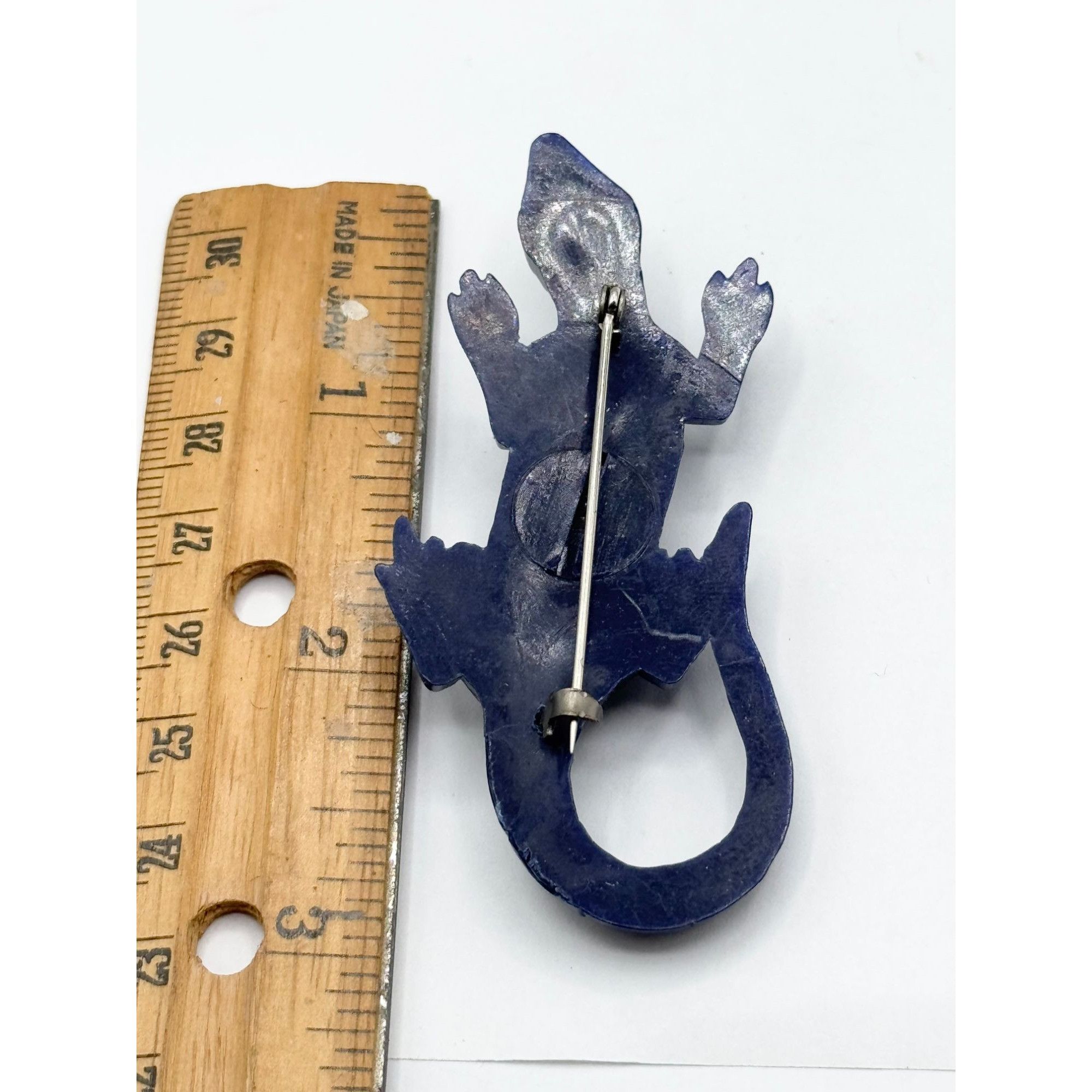 Vintage Vintage carved blue Lucite lizard gecko brooch pin Size ONE SIZE - 5 Thumbnail