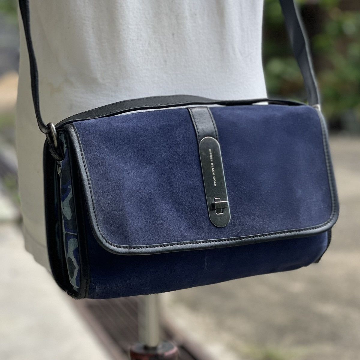 Diesel × Diesel Black Gold 🔥 RARE DIESEL BLACK GOLD REVERSIBLE LEATHER CROSSBODY Size ONE SIZE - 4 Thumbnail