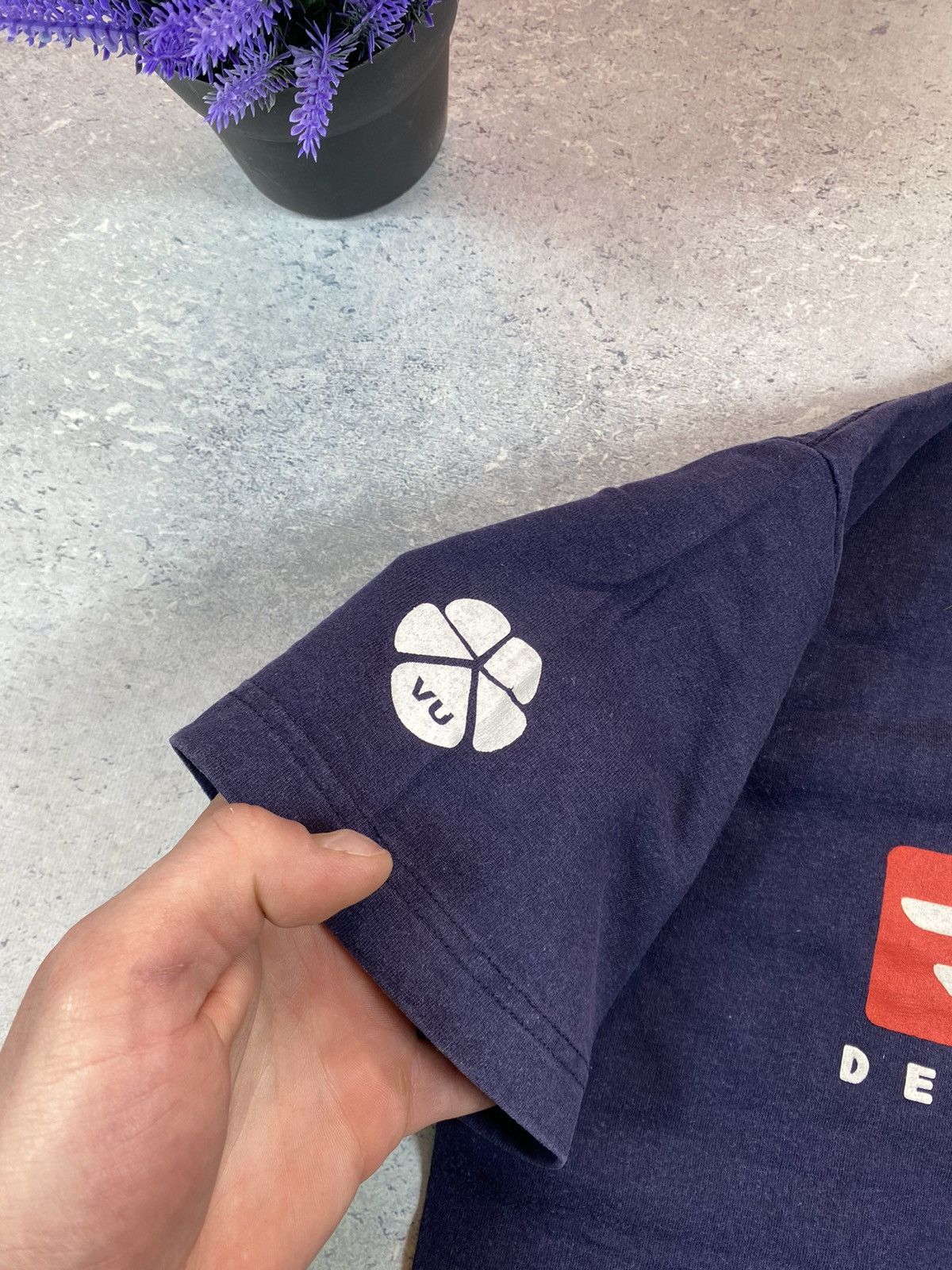 Diesel × Japanese Brand × Vintage Vintage Diesel Men’s Blue T-shirt With Big Centre Logo Size US S / EU 44-46 / 1 - 5 Thumbnail