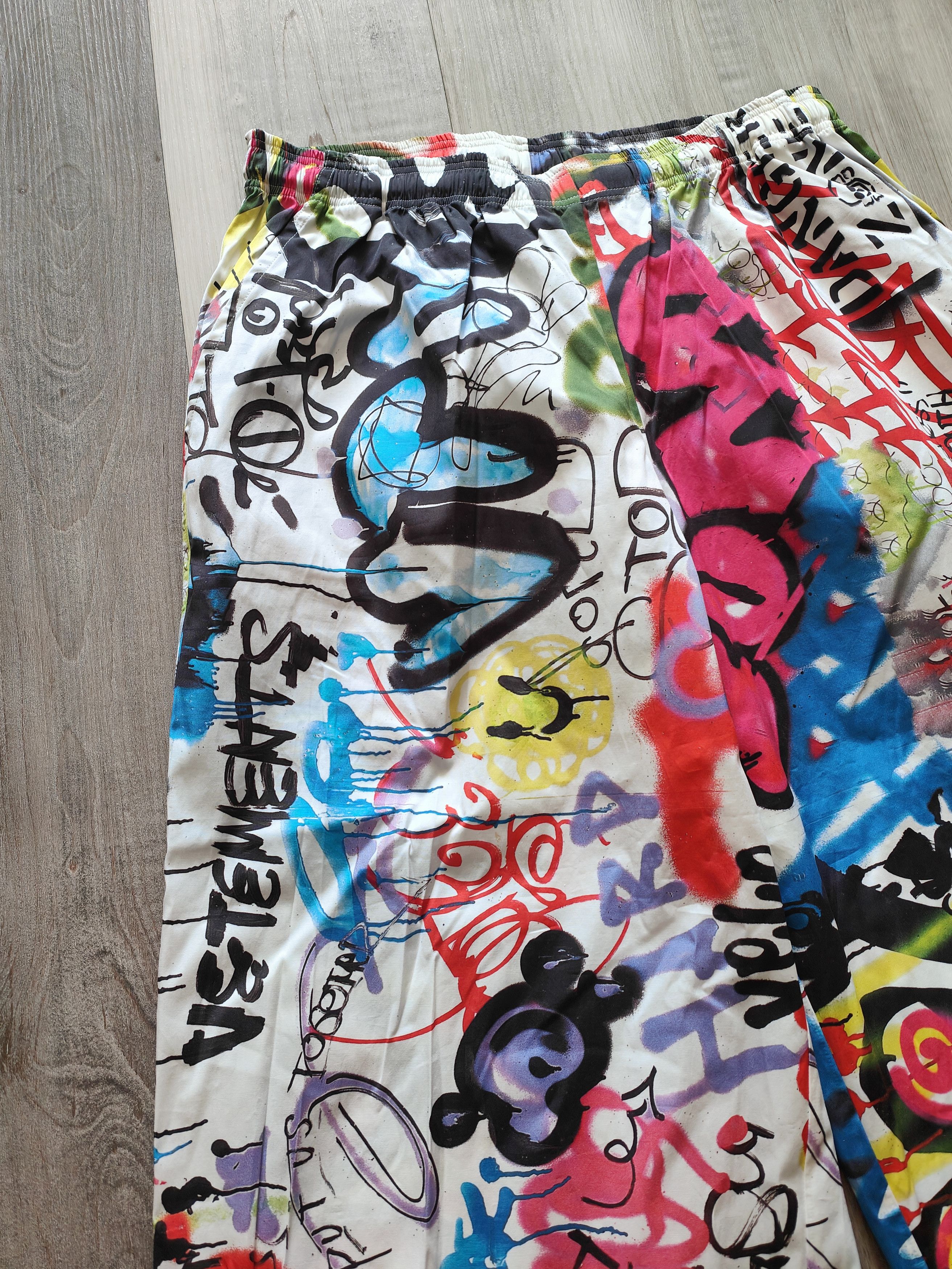 Vetements Vetements Graffiti jogger Size US 32 / EU 48 - 2 Thumbnail