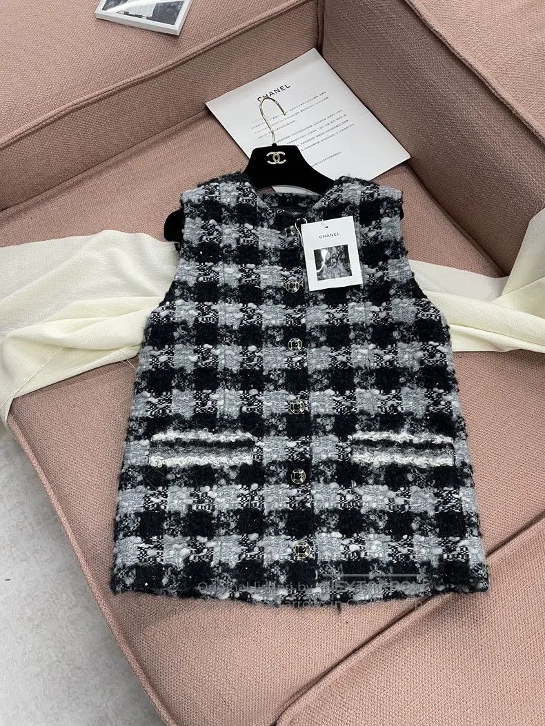 Chanel Chanel Gray tweed plaid vest jacket Size XS / US 0-2 / IT 36-38 - 1 Thumbnail
