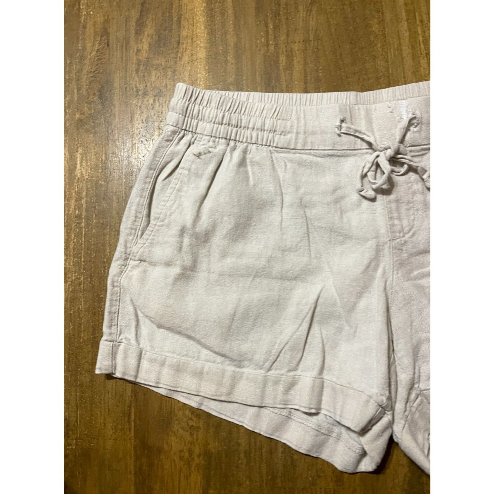 Old Navy Old Navy Shorts Women’s Size Medium White, Tie Waist, Pockets Size 30" / US 8 / IT 44 - 3 Thumbnail