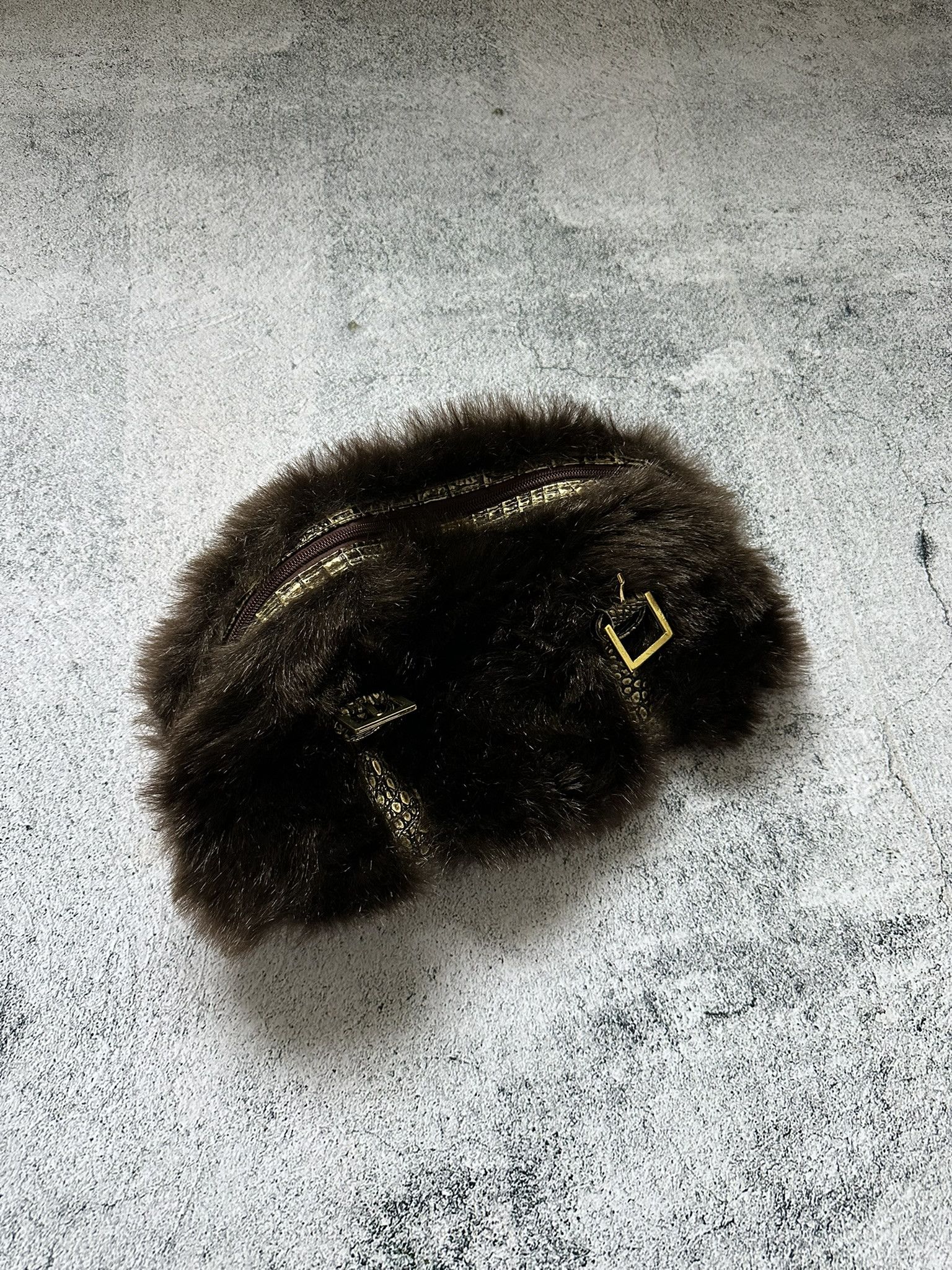 Japanese Brand Faux Fur Nandle Bag Japan Style Y2K Brown Size ONE SIZE - 1 Thumbnail
