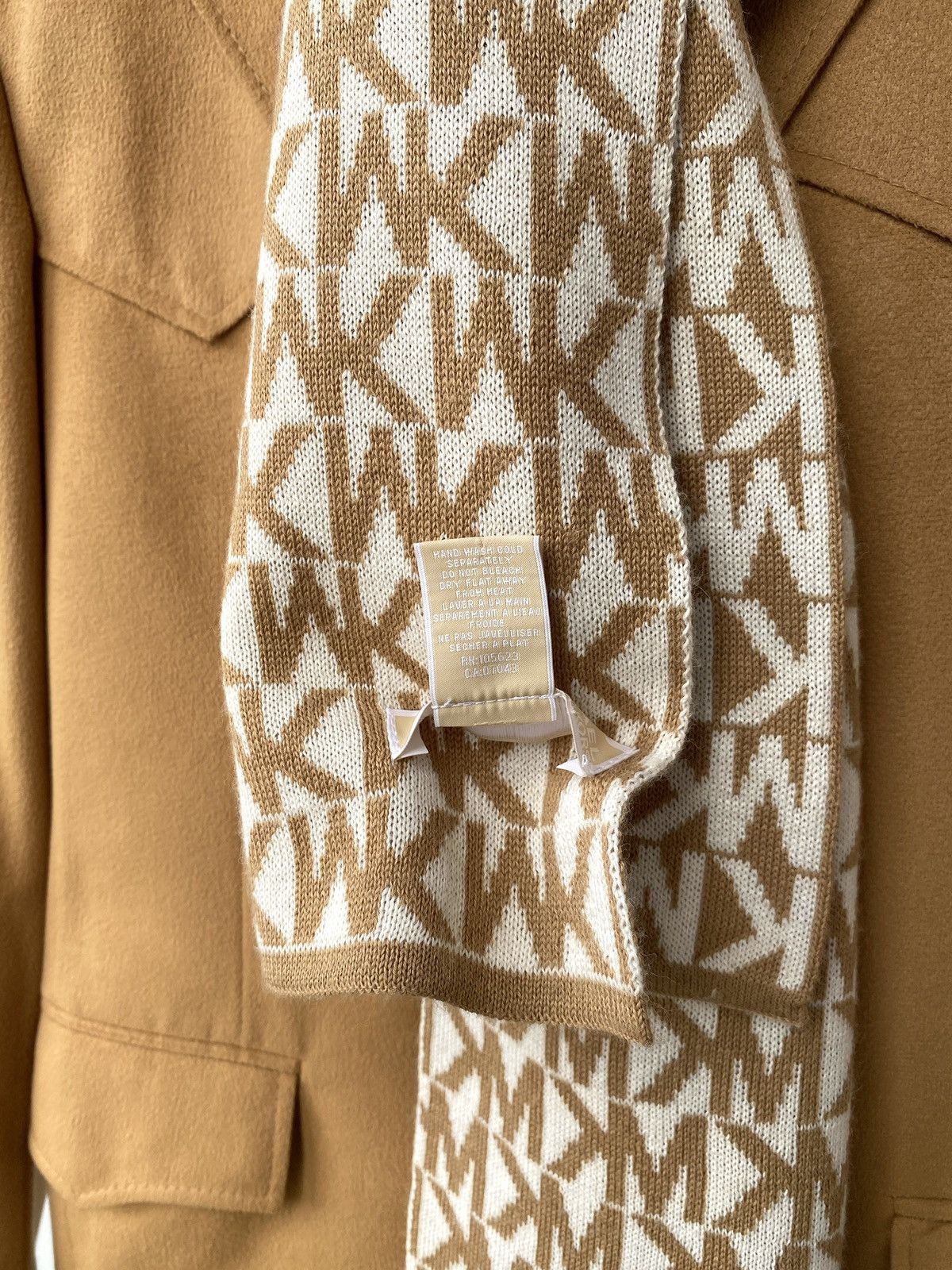 Designer × Michael Kors Michael Kors Wool Monogram MK Scarf Size ONE SIZE - 5 Thumbnail