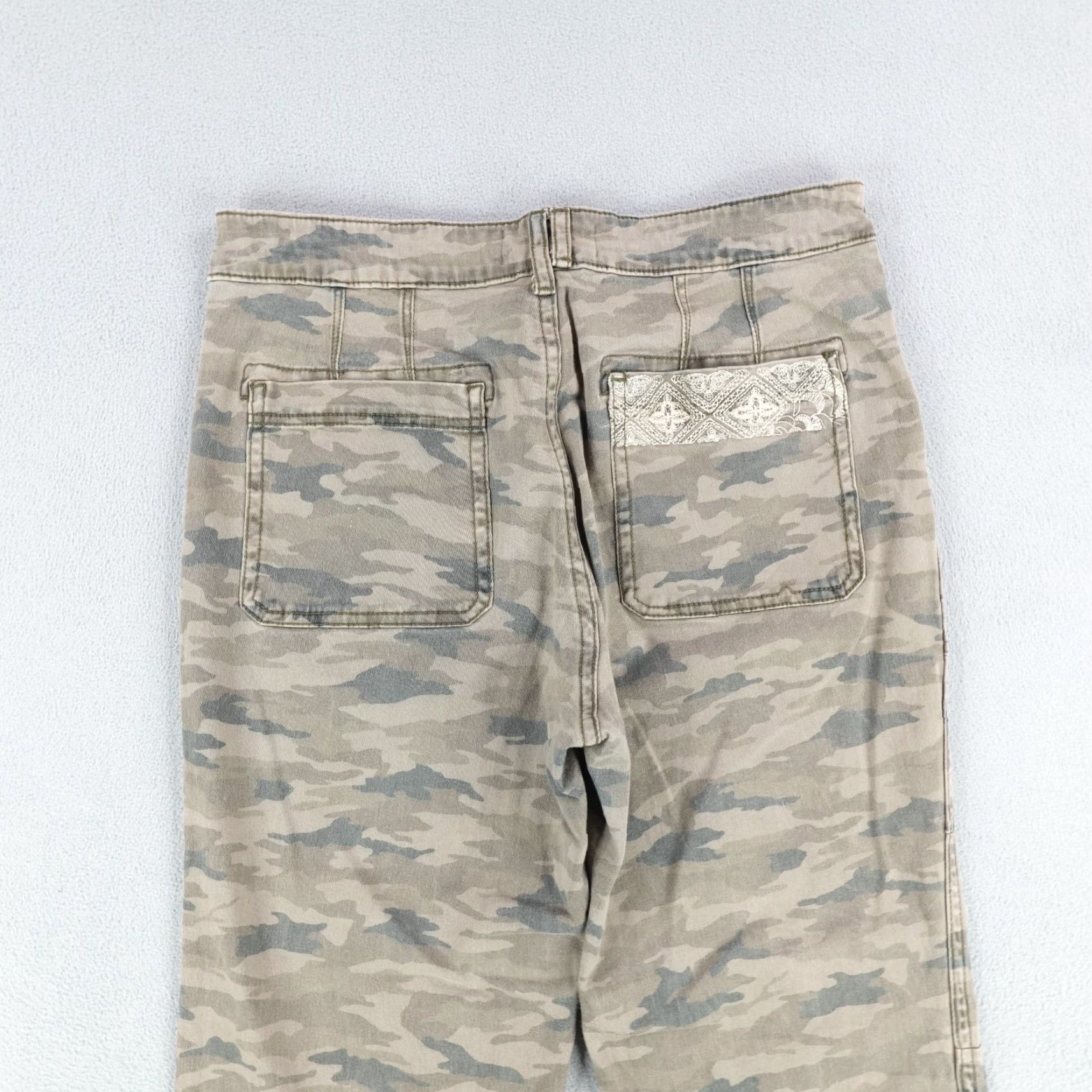Anthropologie VINTAGE Anthropologie Brown Camo Pants Womens 28 Cropped Embroidered Utility Casual Workwear Size 28" / US 6 / IT 42 - 6 Thumbnail