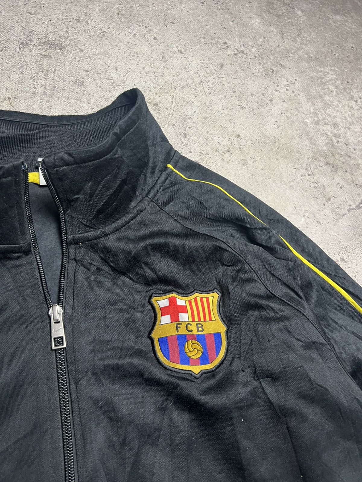 Nike Vintage Nike Barcelona track jacket size L Size US L / EU 52-54 / 3 - 7 Thumbnail