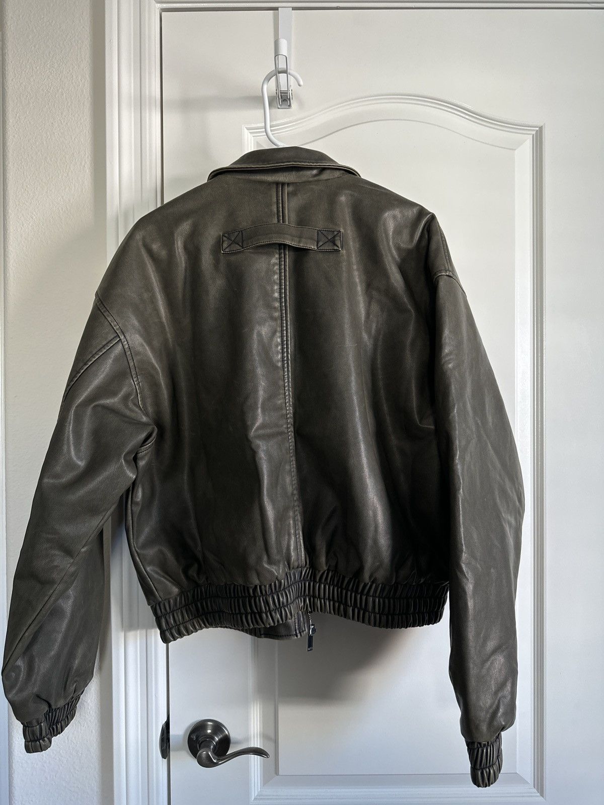 Boohoo Vintage style Boxy heavy PU leather collared bomber jacket Size US L / EU 52-54 / 3 - 7 Thumbnail