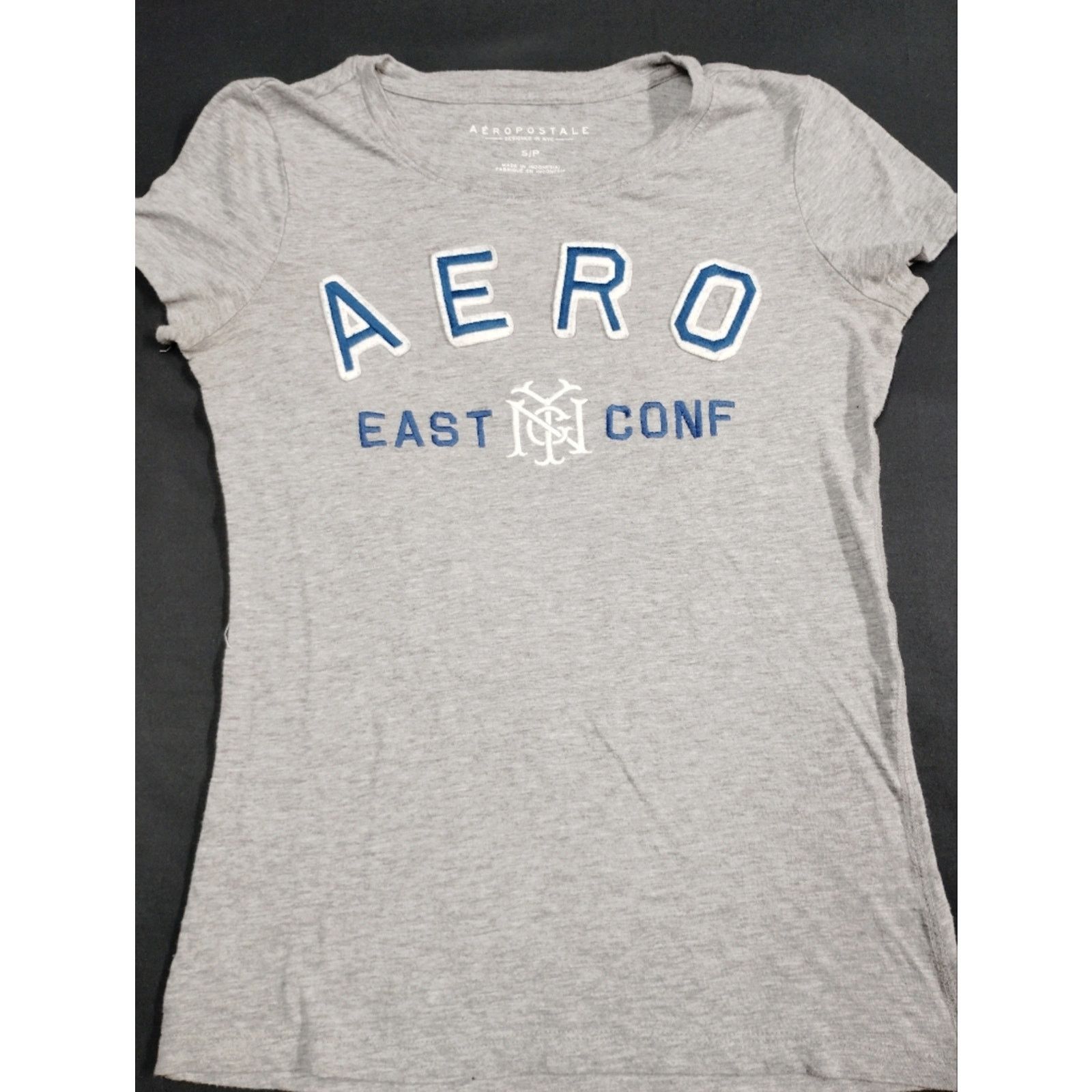 Aeropostale Aeropostale Gray Tee with Blue 'AERO East Conf' Applique Size S / US 4 / IT 40 - 1 Thumbnail