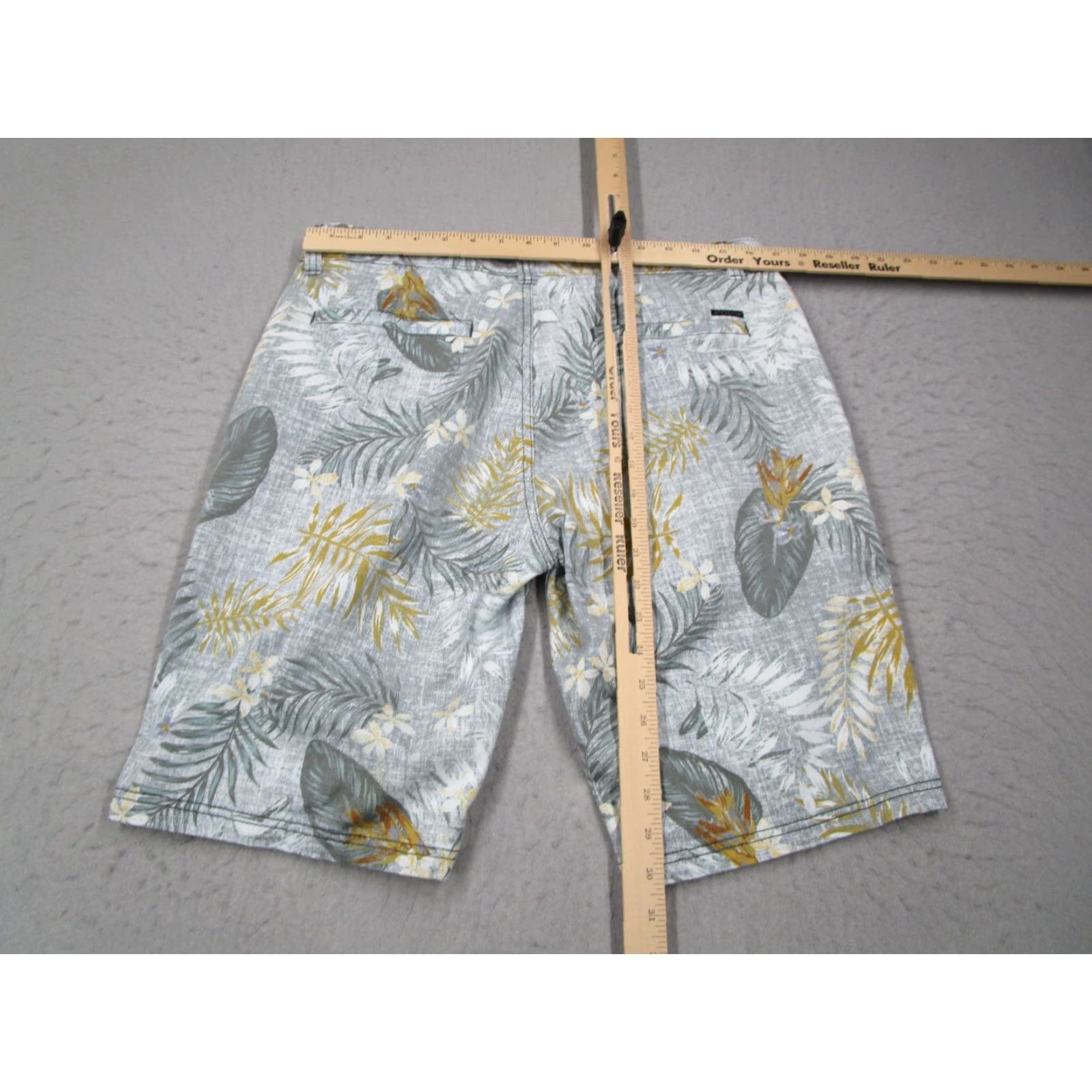 Prana PRANA Men's Green Floral TABLE ROCK Shorts - 33 - Flat Front - Organic Cotton Blend - Cargo Pockets - Classic Fit - Chino Style Size US 33 - 6 Thumbnail
