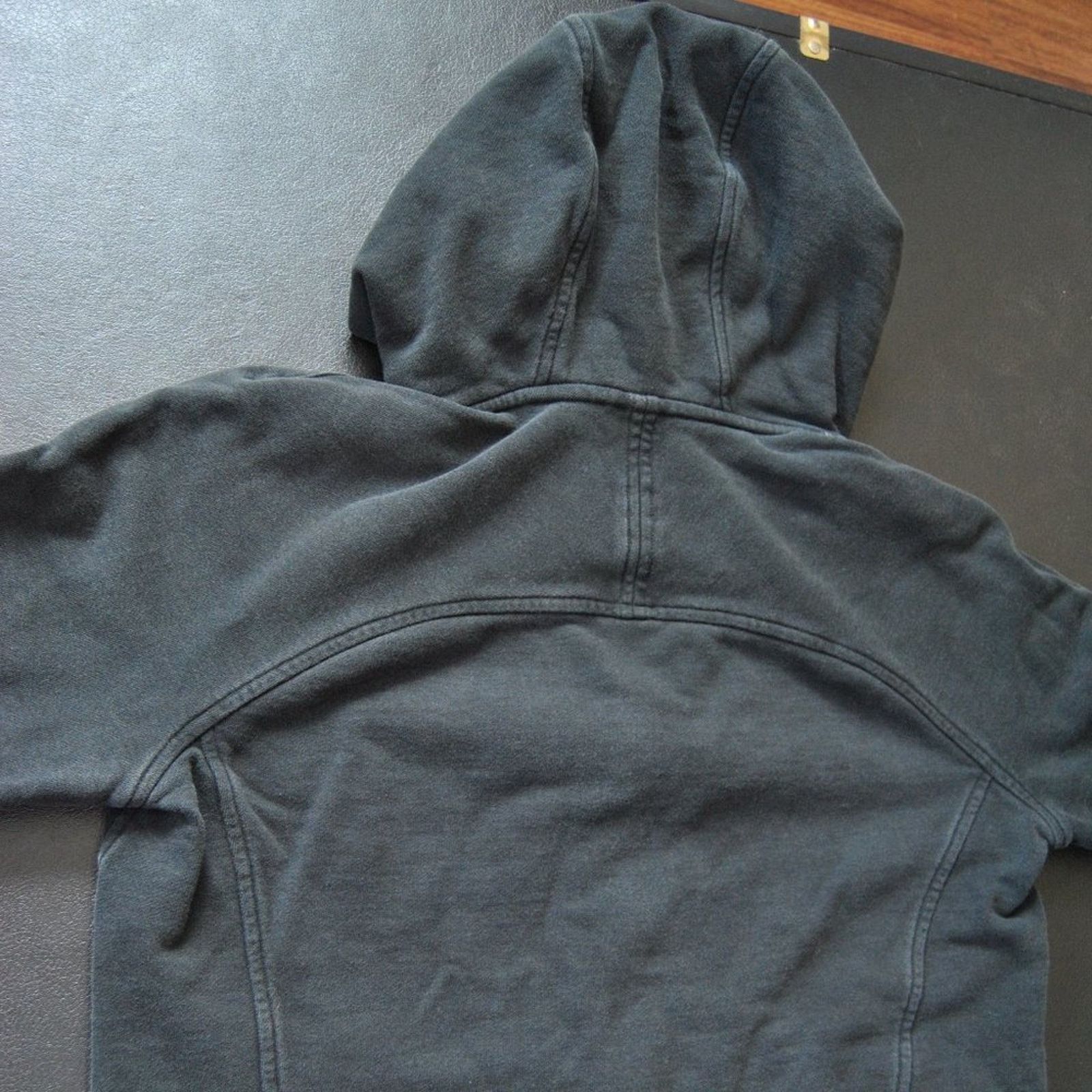 Lululemon Lululemon Embroidered Floral Full Zip Up Crop Top Hoodie Size L / US 10 / IT 46 - 8 Thumbnail