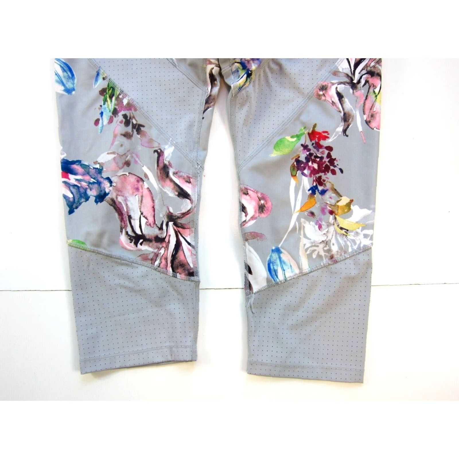 Avia Avia Pant XL Grey Green Blue Pink Floral Stretch Pocket Running Yoga Workout Capris Women Size 40" / US 18 - 6 Thumbnail