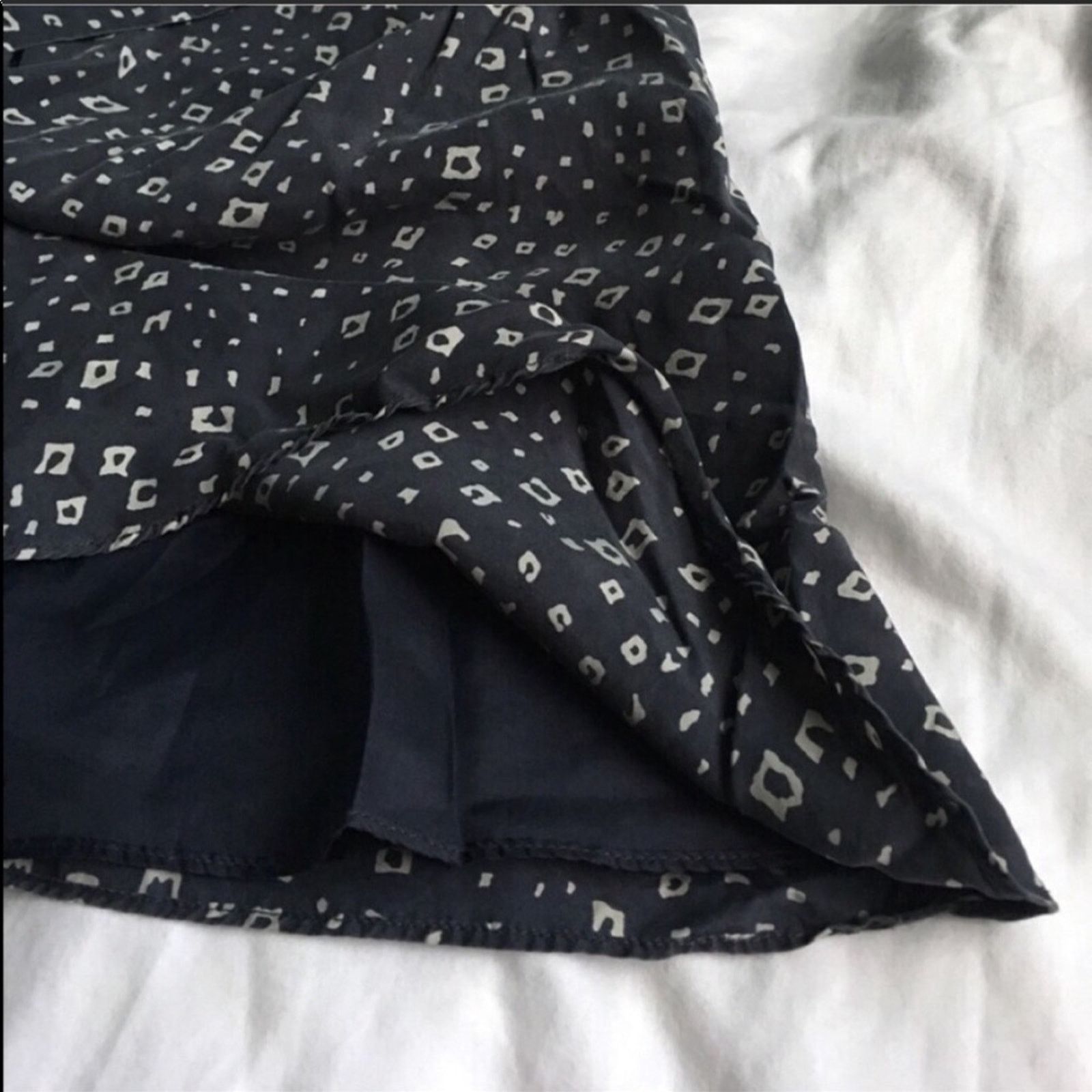 Anthropologie ANTHROPOLOGIE Lil' Silk Grey Navy White Printed Mini Skirt Size 34" / US 12 / IT 48 - 7 Thumbnail