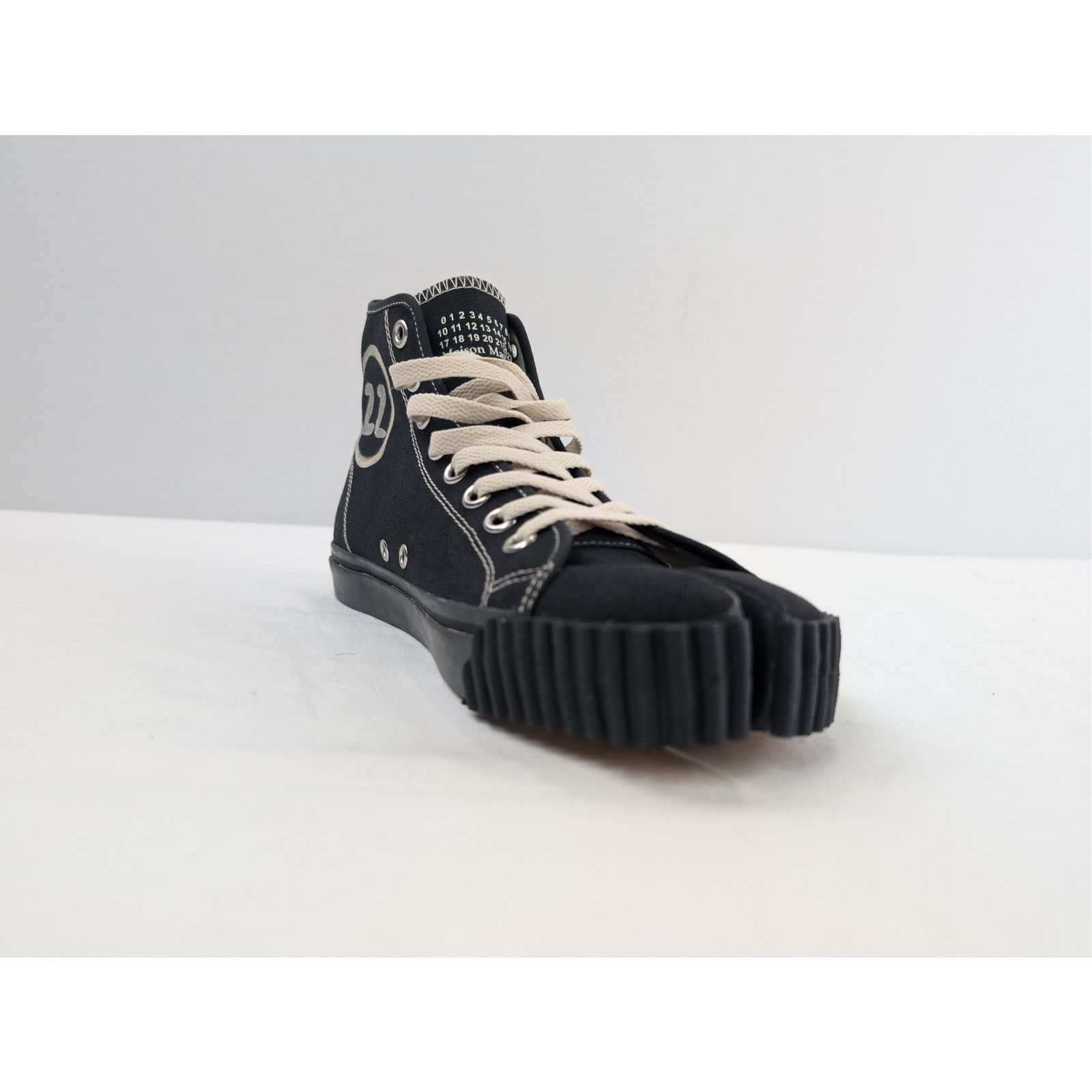 Maison Margiela o1rshd1 Q:2 / Tabi High Top Sneakers in Black/Beige Size US 10.5 / EU 43-44 - 3 Thumbnail
